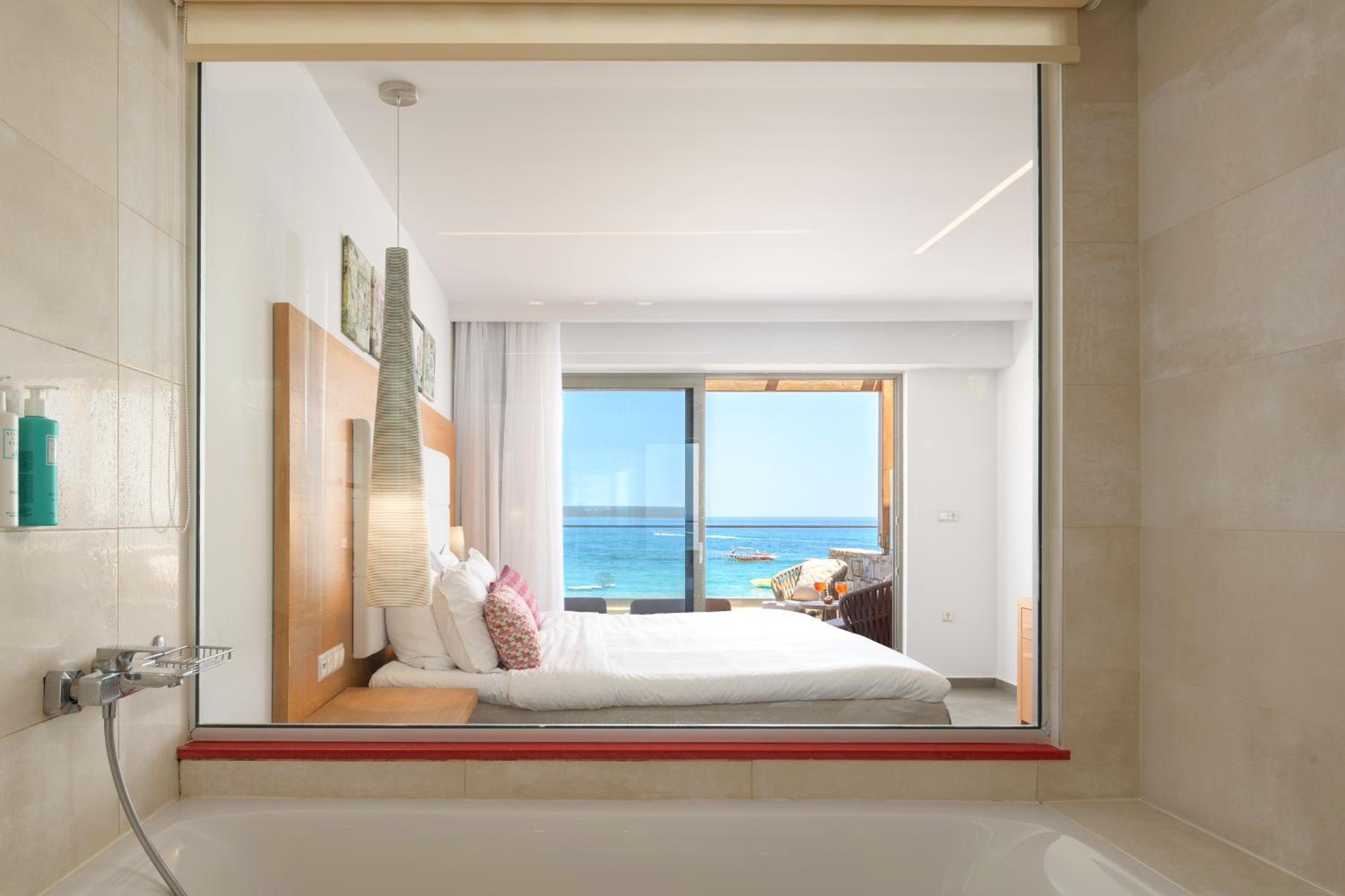 Deluxe Grand Two-Bedroom Suite Beach Front - Photo 7