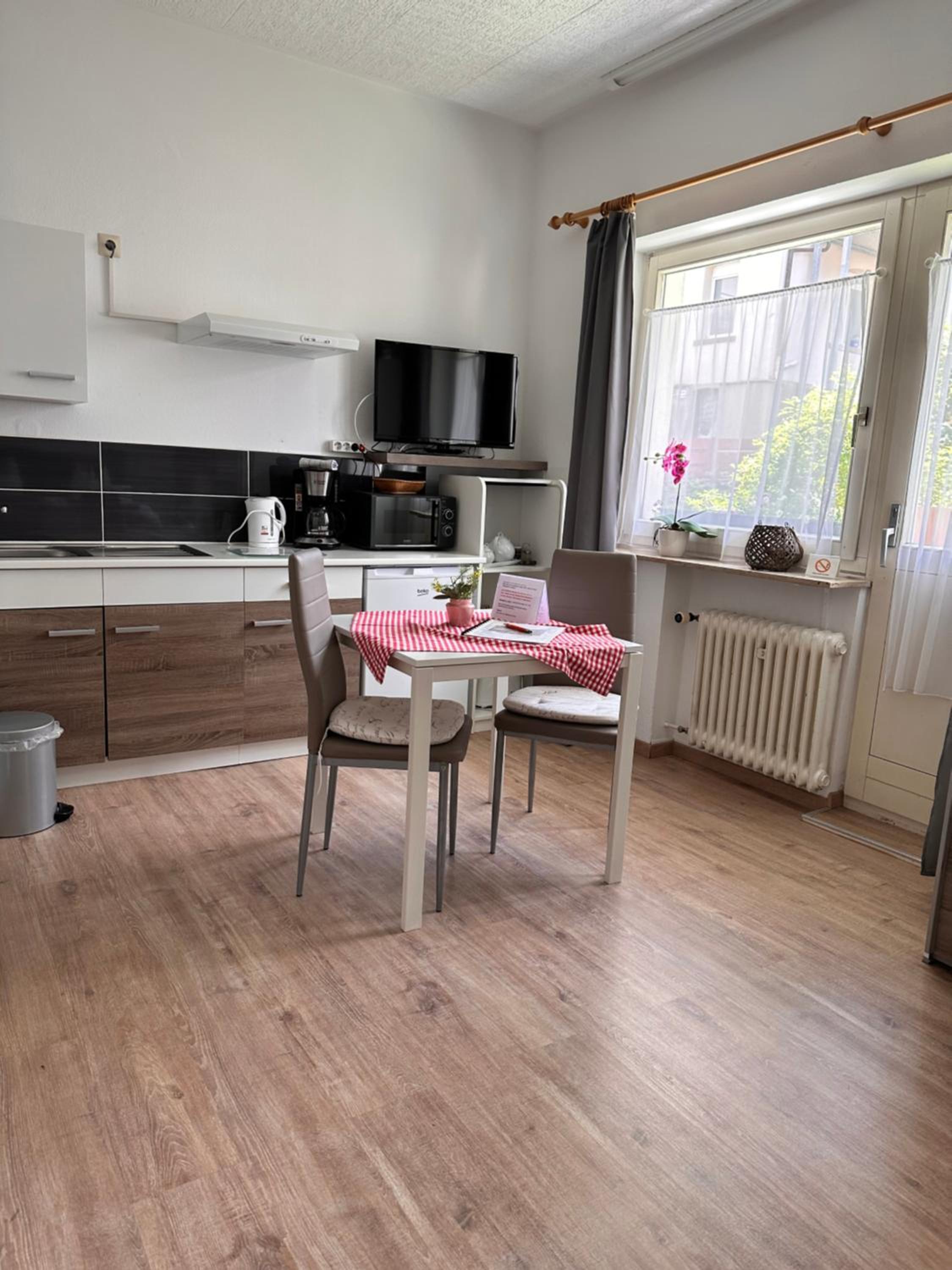 Apartment with Terrace - Photo 2