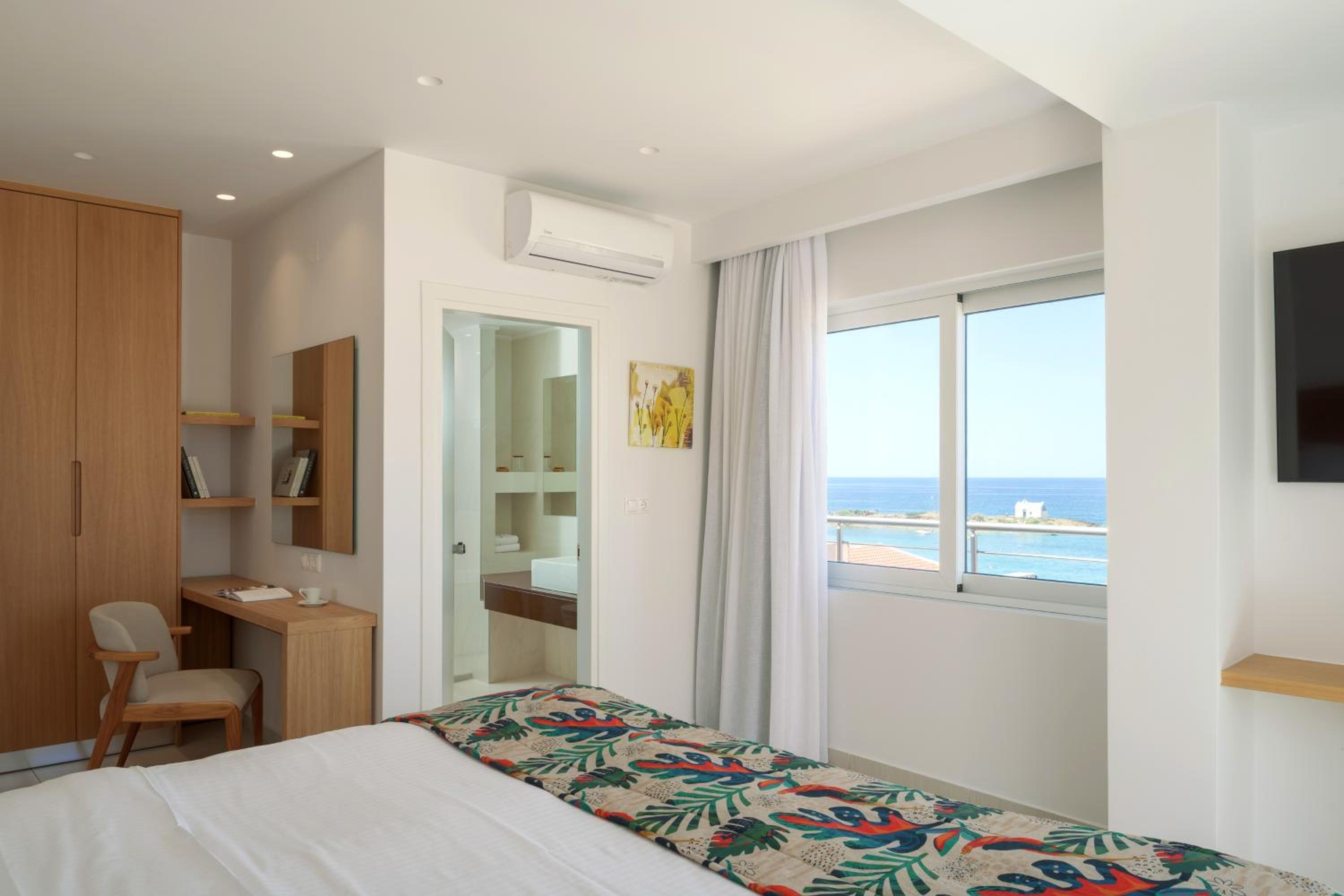 Panorama Suite with Sea View
