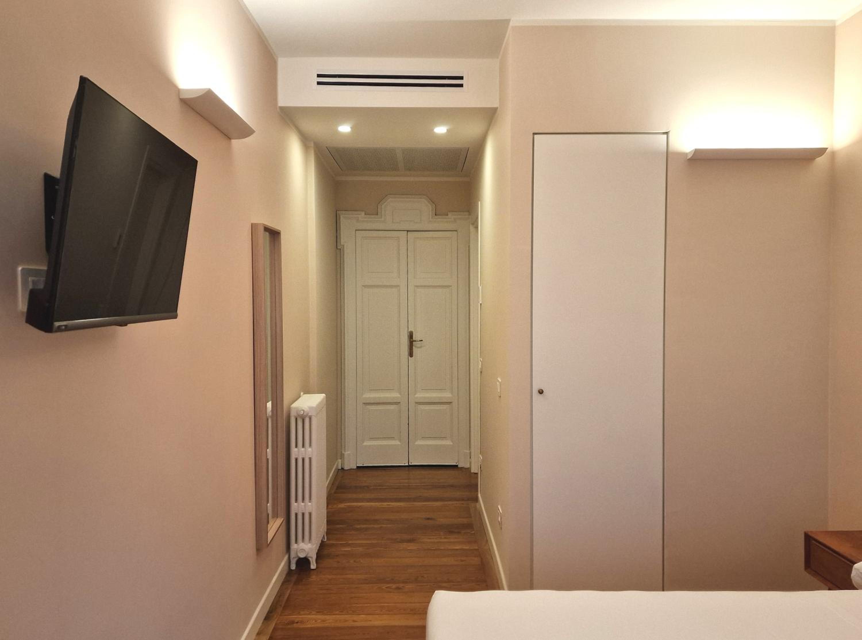 Economy Double Room - Photo 4
