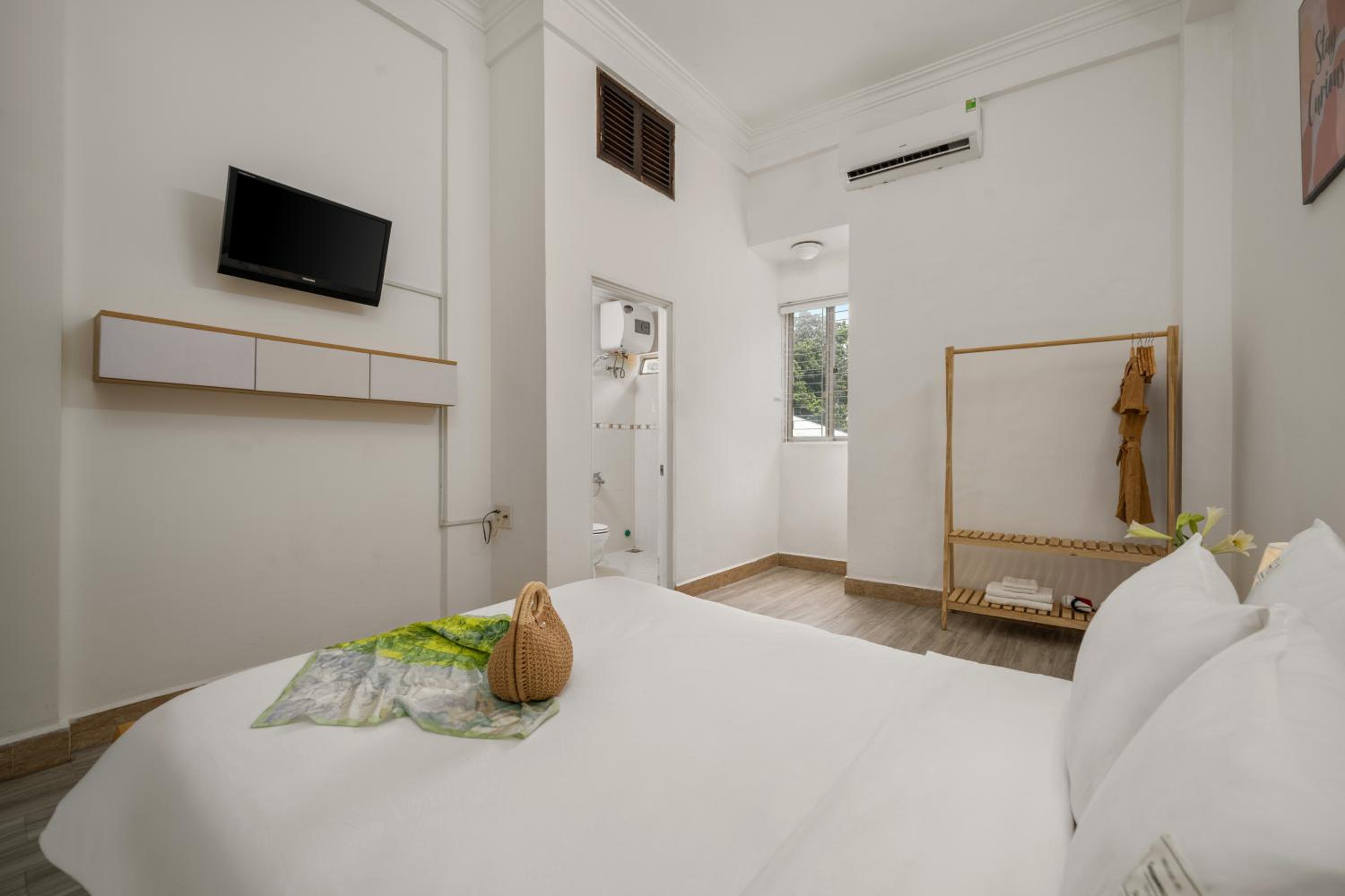 Standard Double Room - Photo 9
