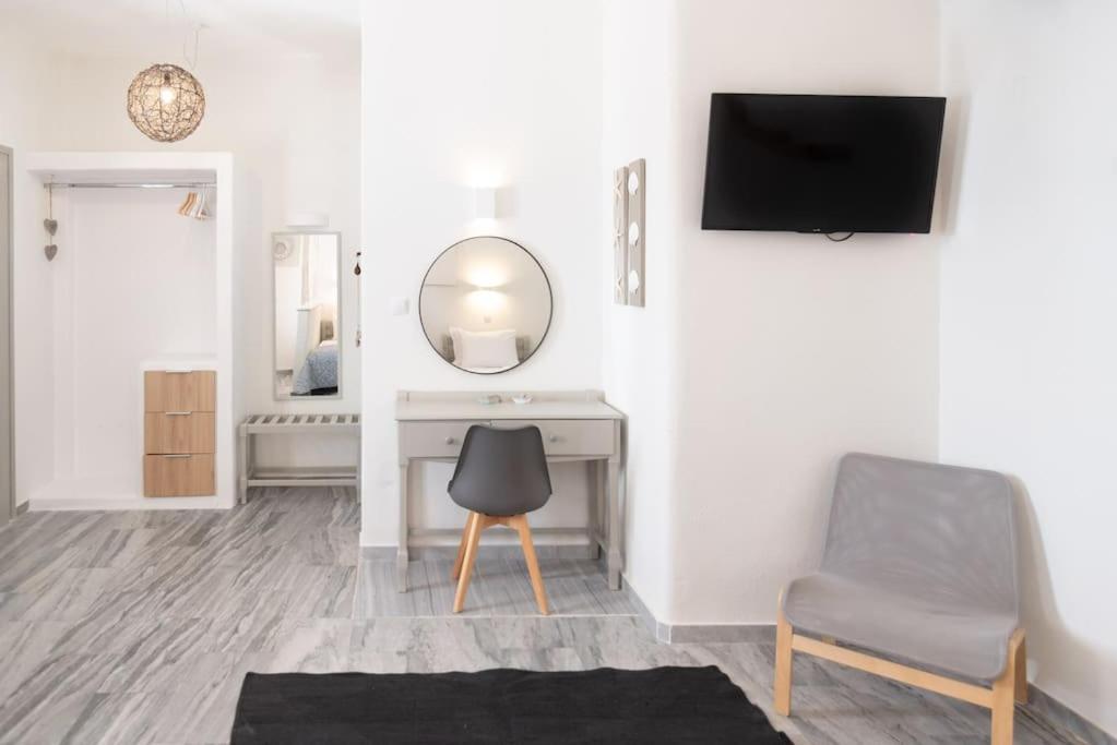 One-Bedroom Apartment photo 2