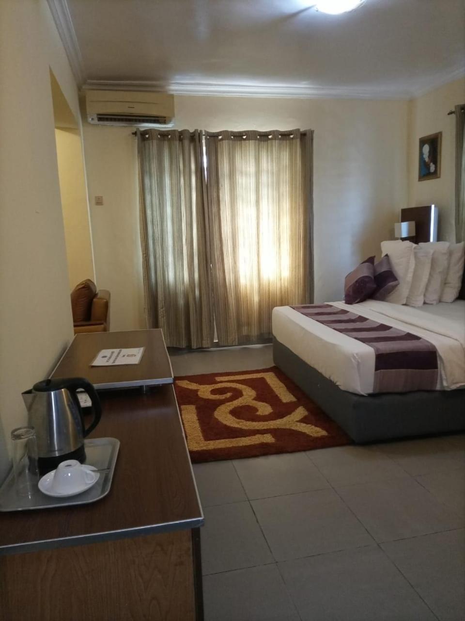 King Suite with Balcony photo 1
