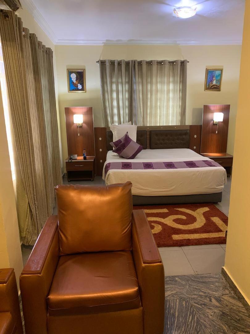King Suite with Balcony photo 2