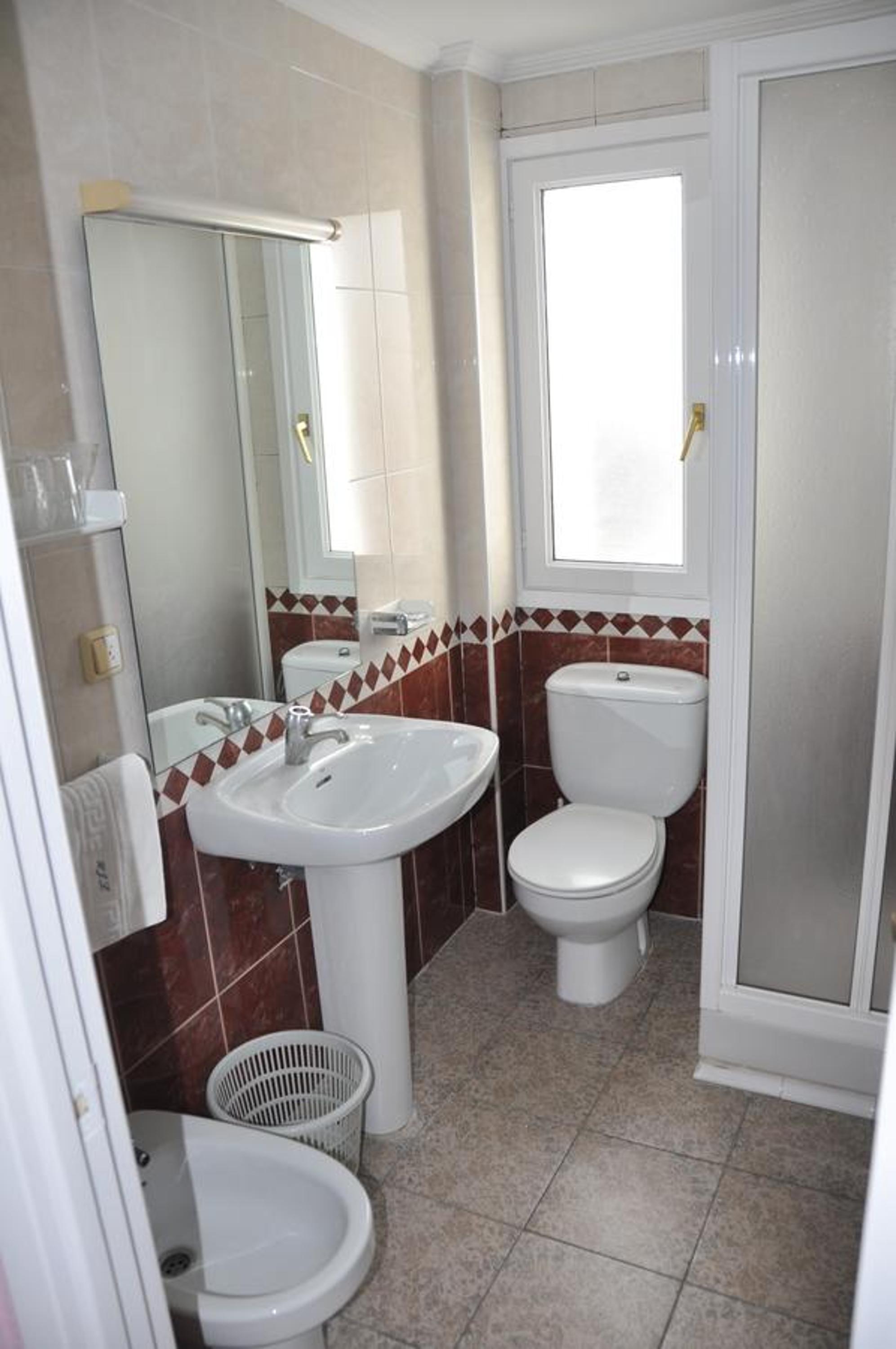 Standard Double Room - Photo 6