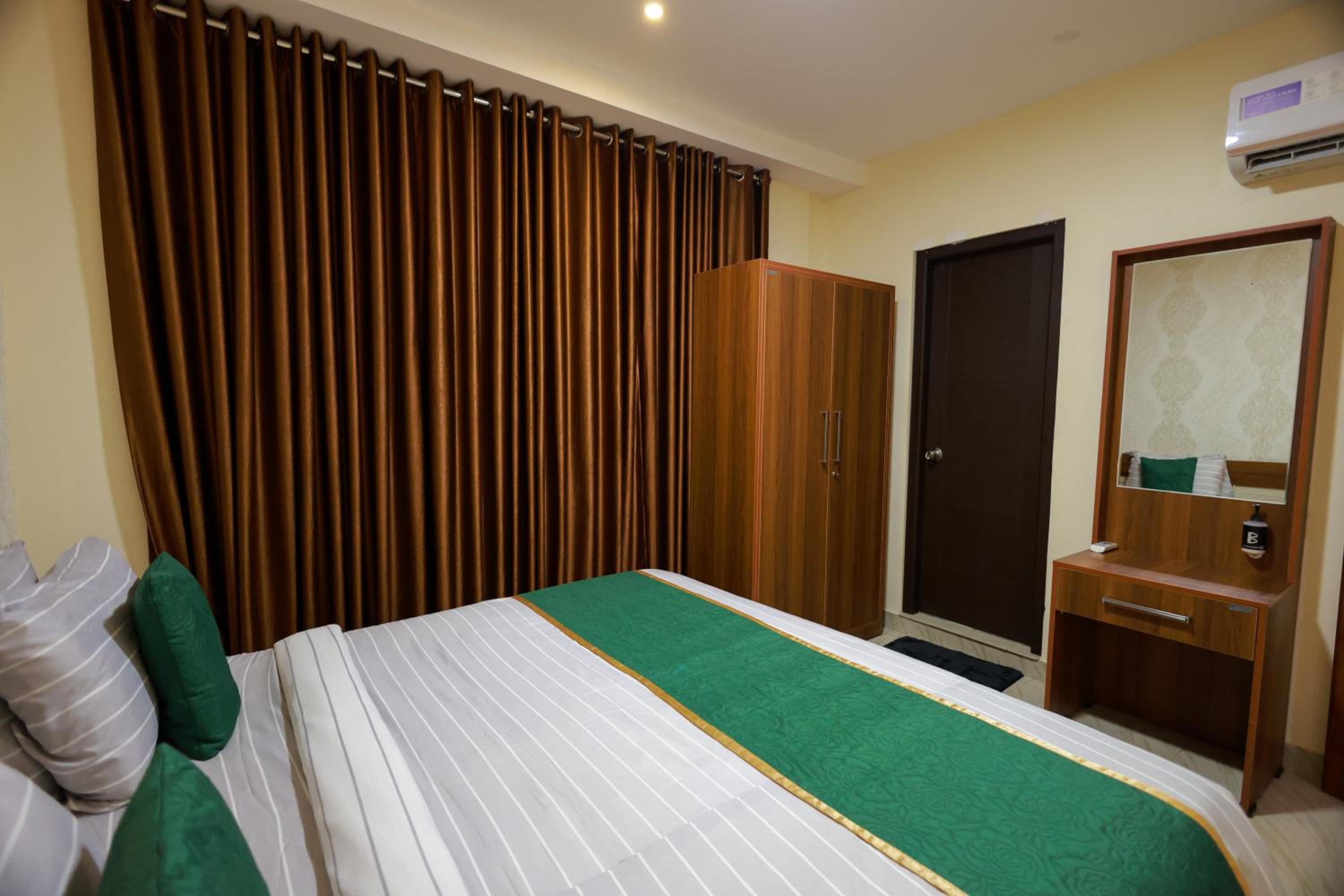 Deluxe Room - Photo 6