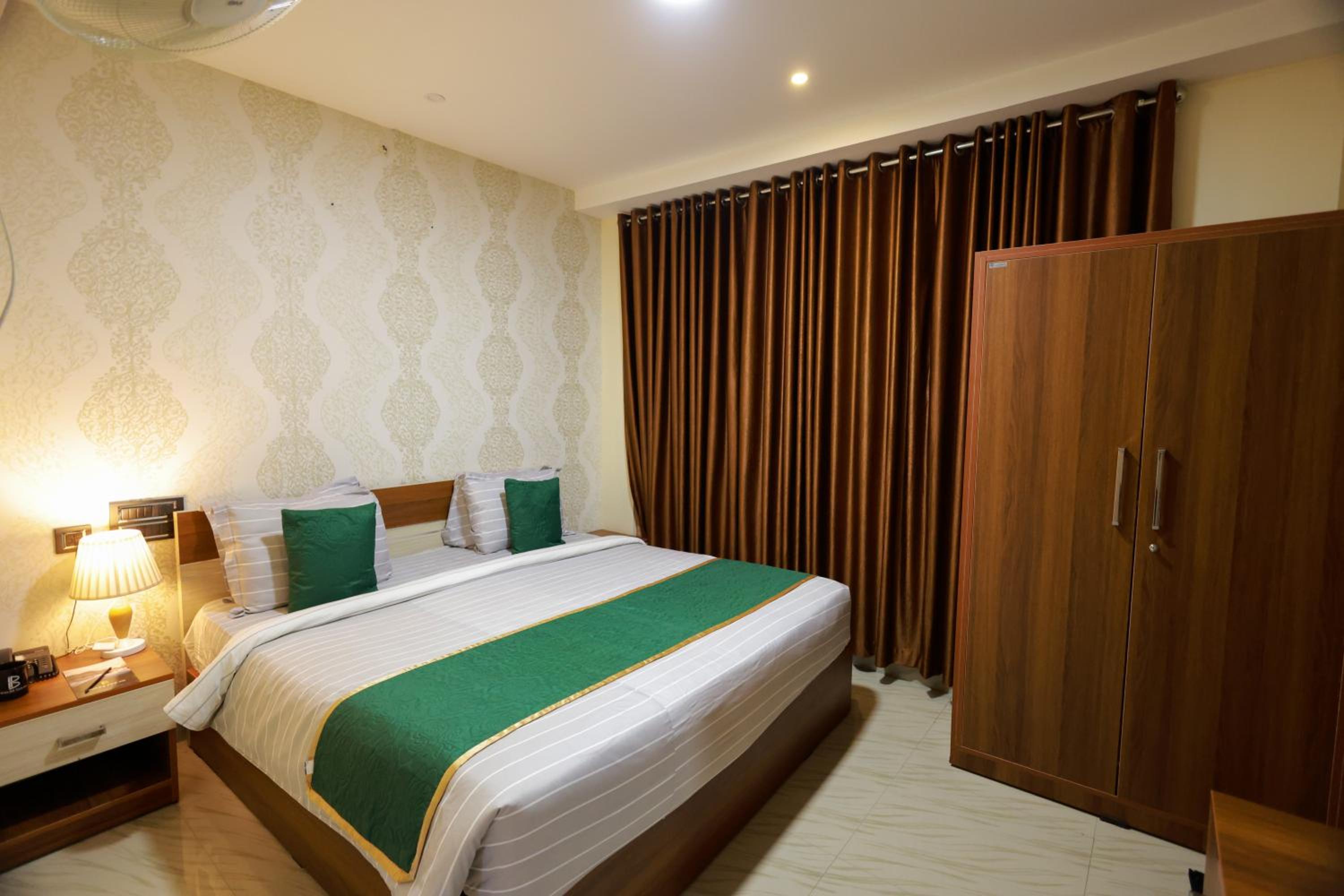 Deluxe Room - Photo 5