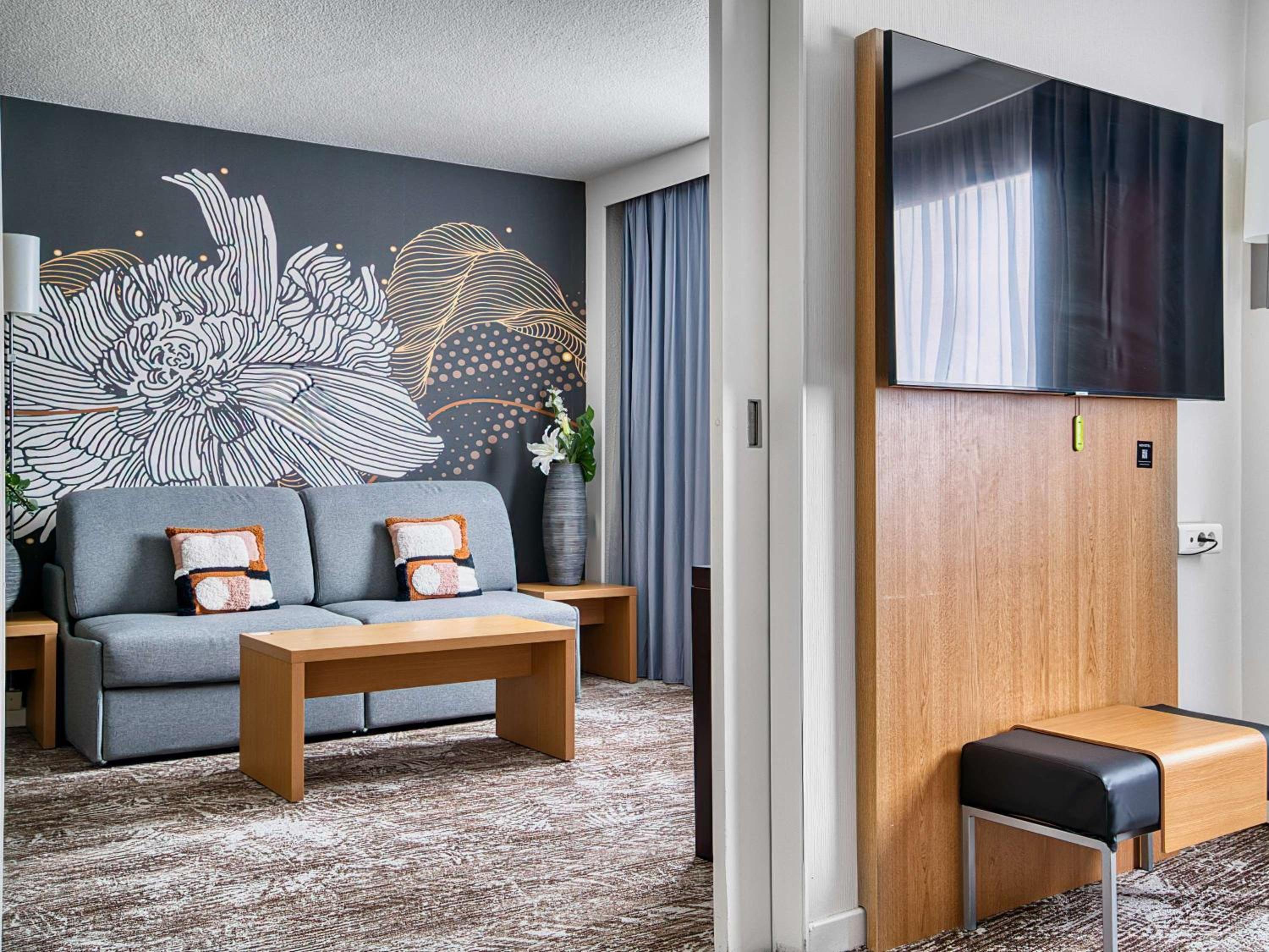 Suite with One Double Bed and Sofa Bed - Photo 3