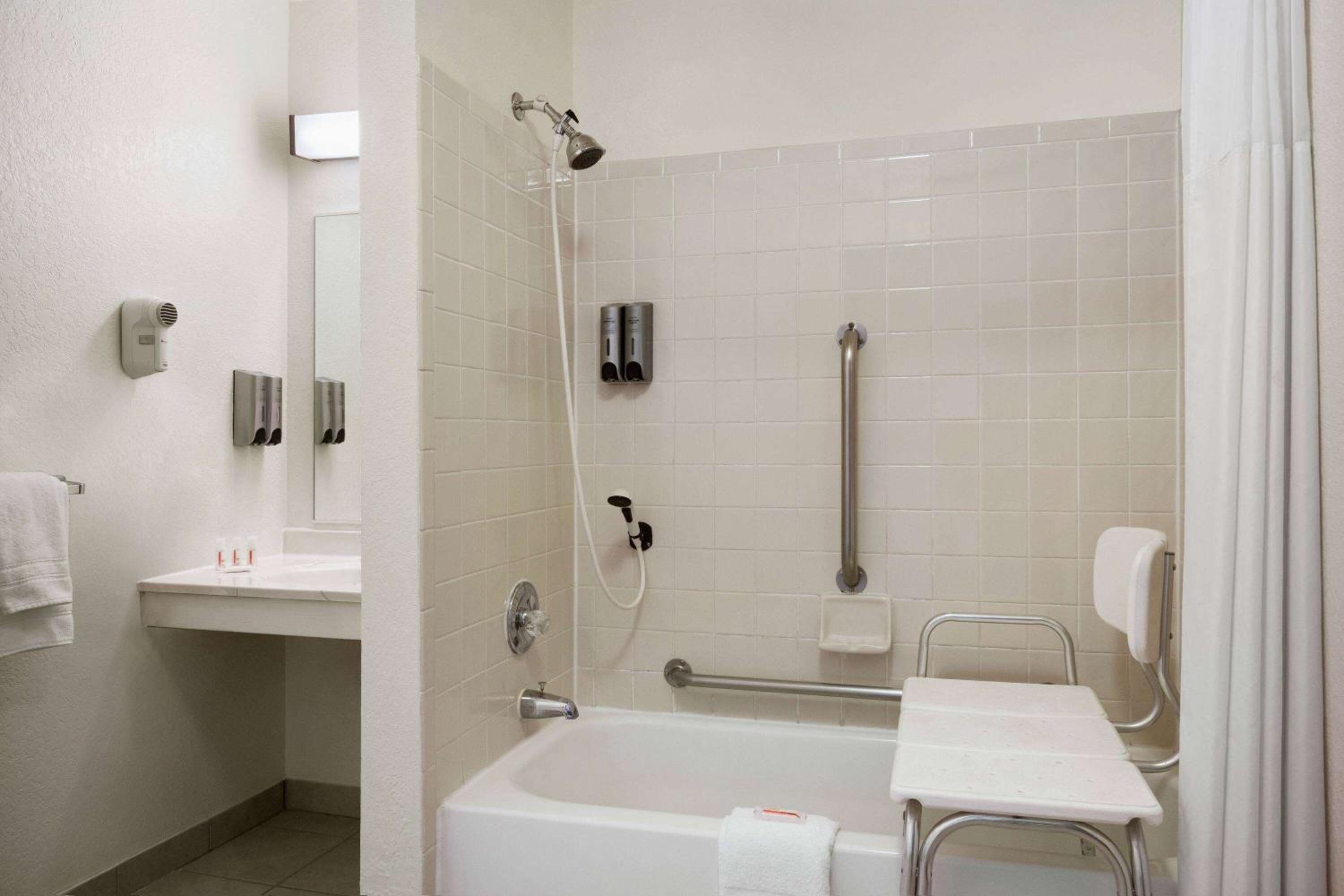Queen Room - Disability Access/Non-Smoking - Photo 2