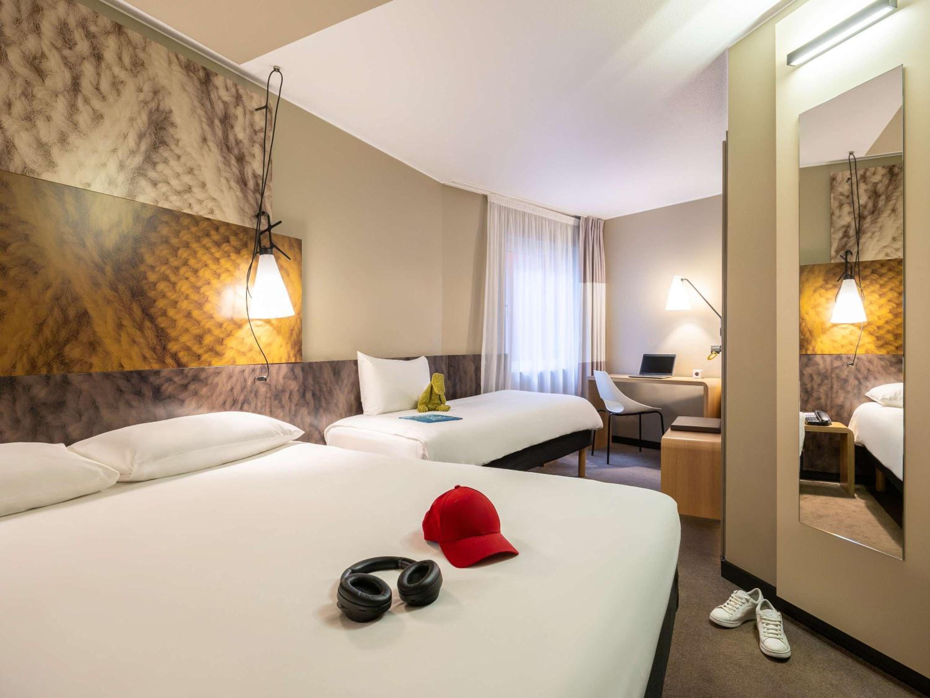 Triple Room with One Double Bed and One Single Bed - Photo 1