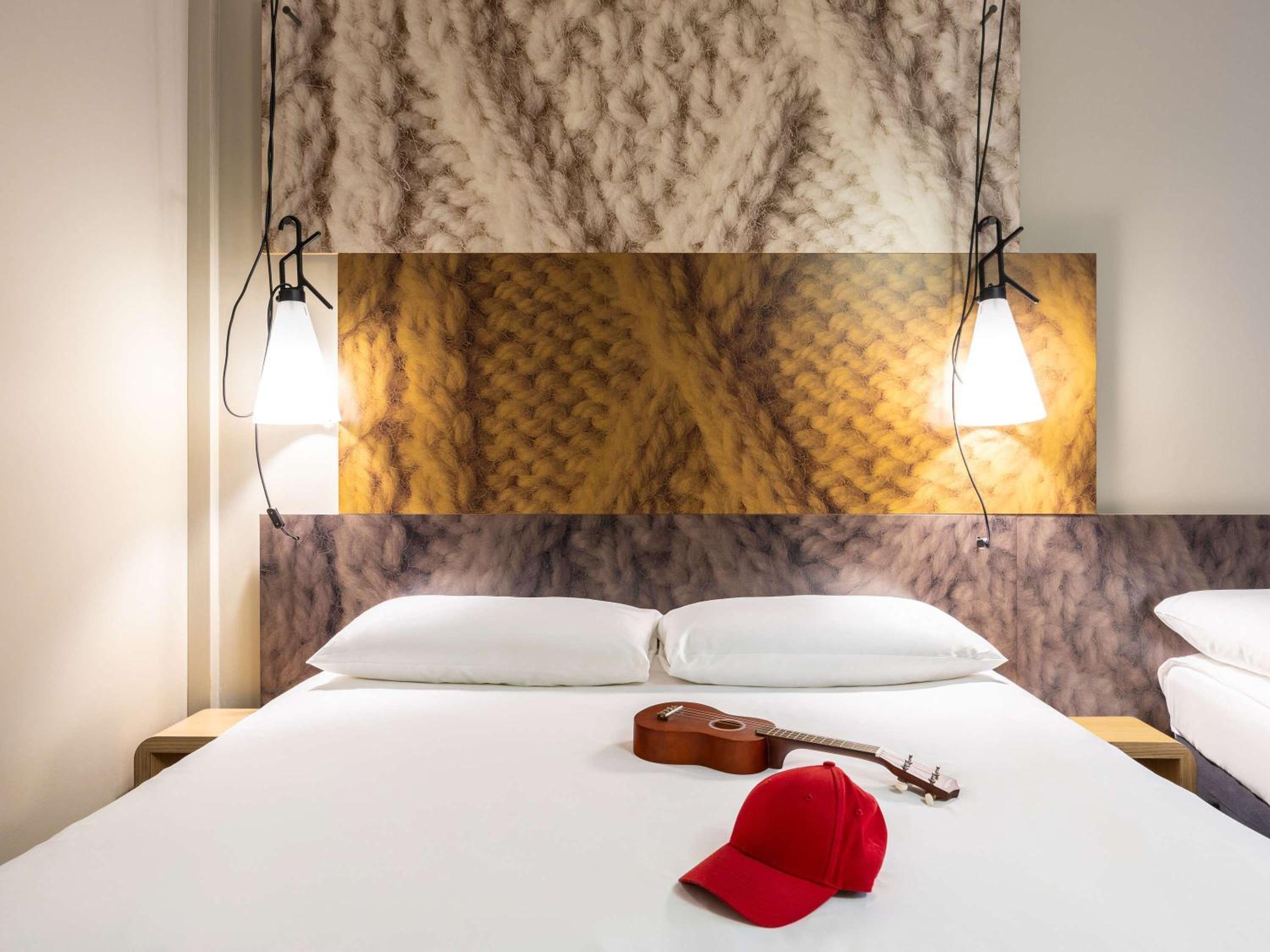 Triple Room with One Double Bed and One Single Bed - Photo 2