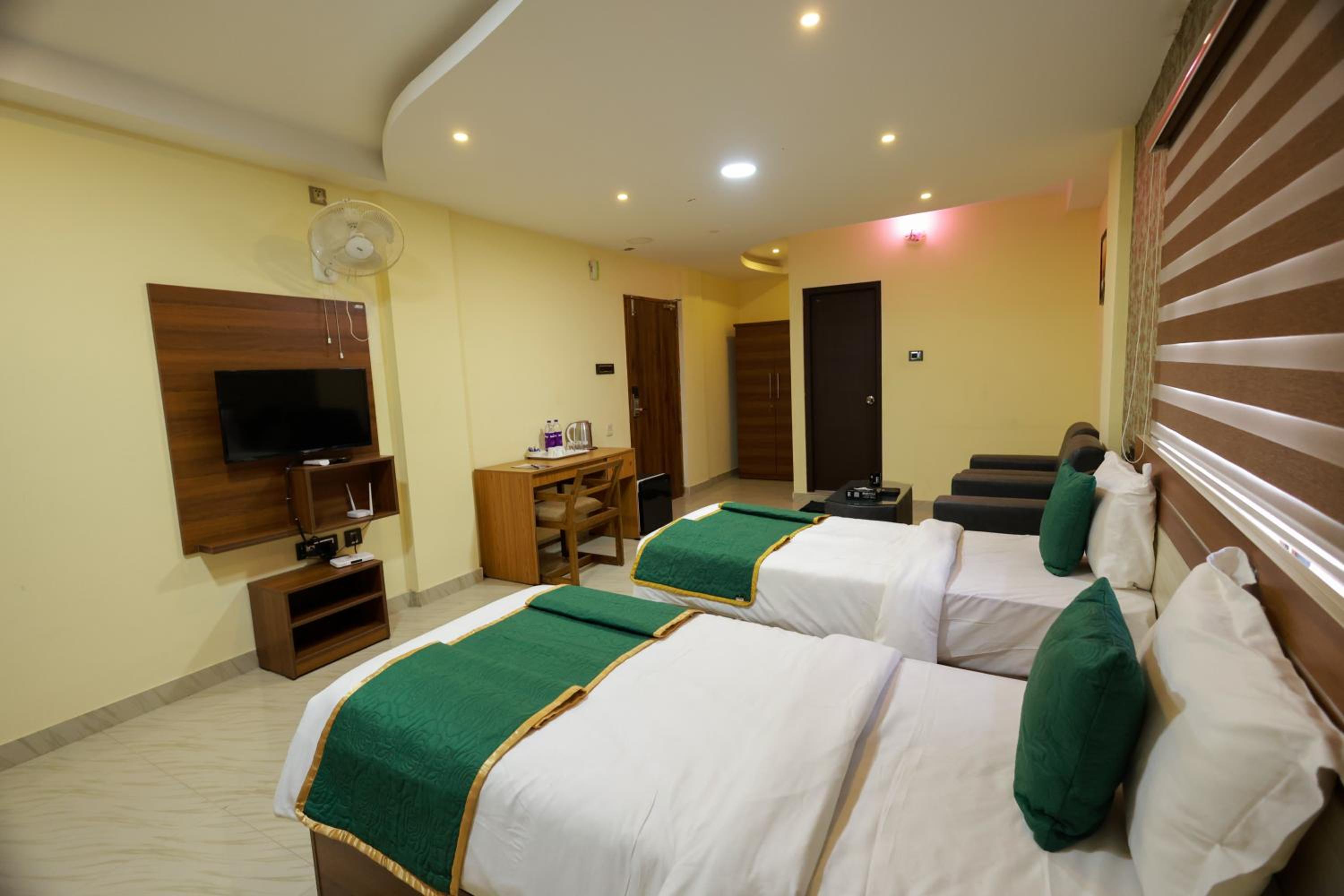 Standard Twin Room - Photo 4