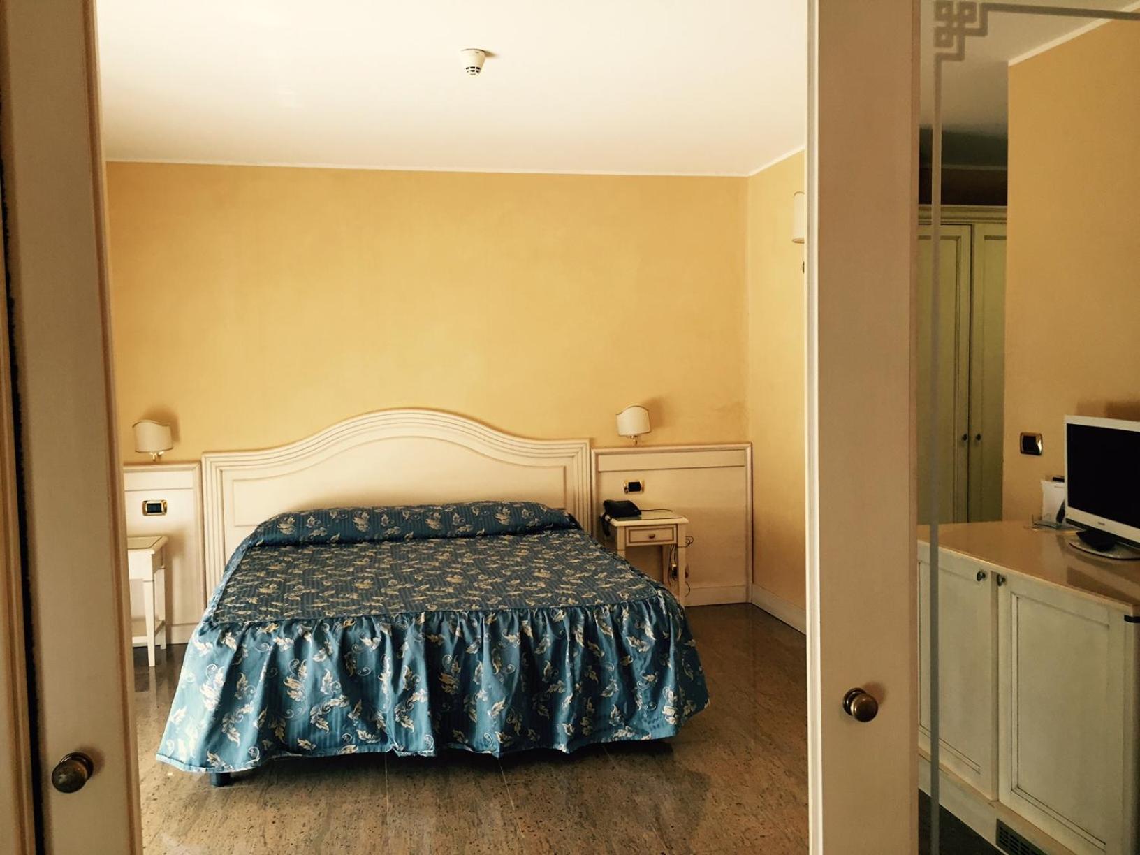 Double or Twin Room with Private Bathroom