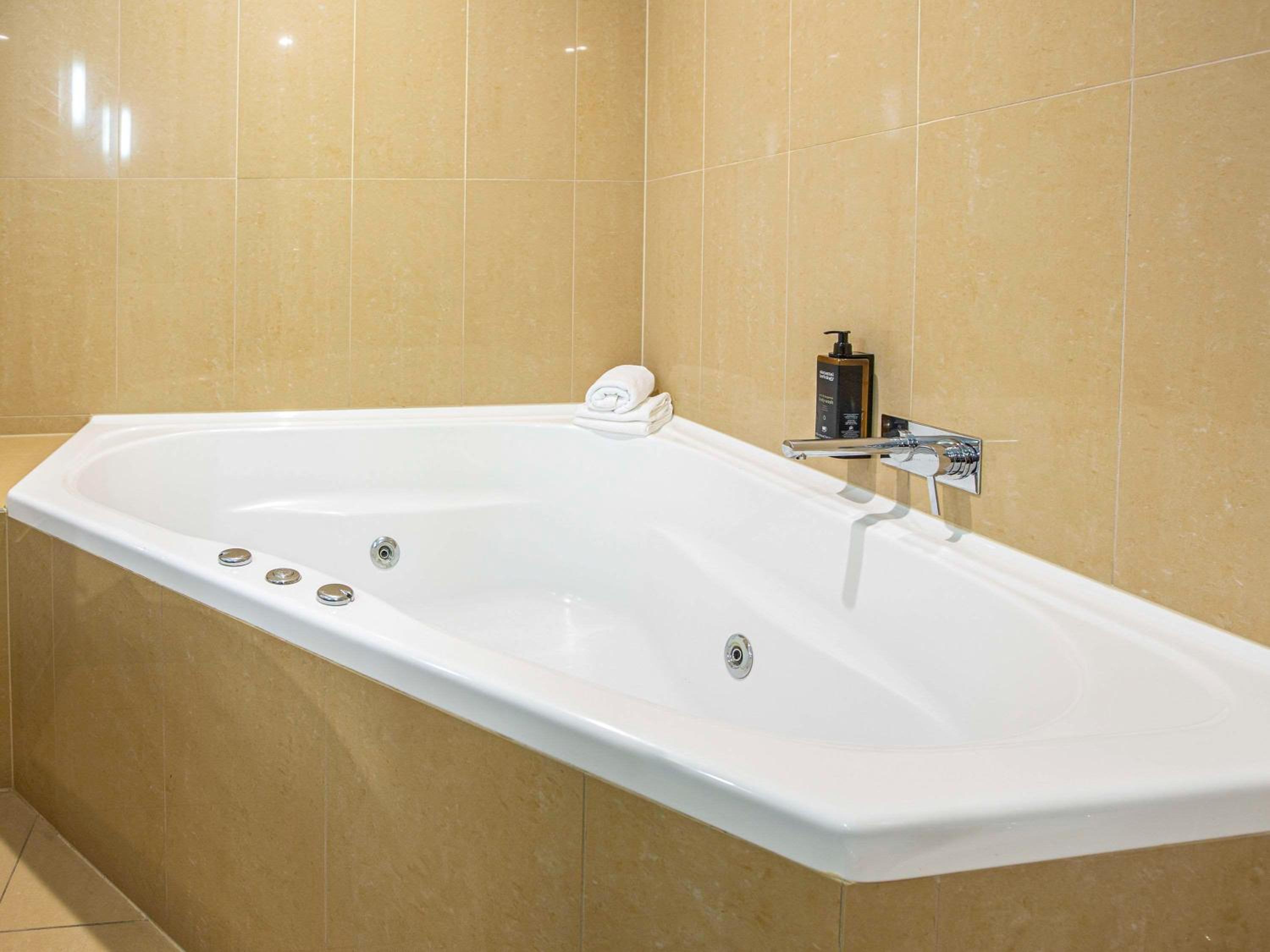 Deluxe King Room - Photo 3