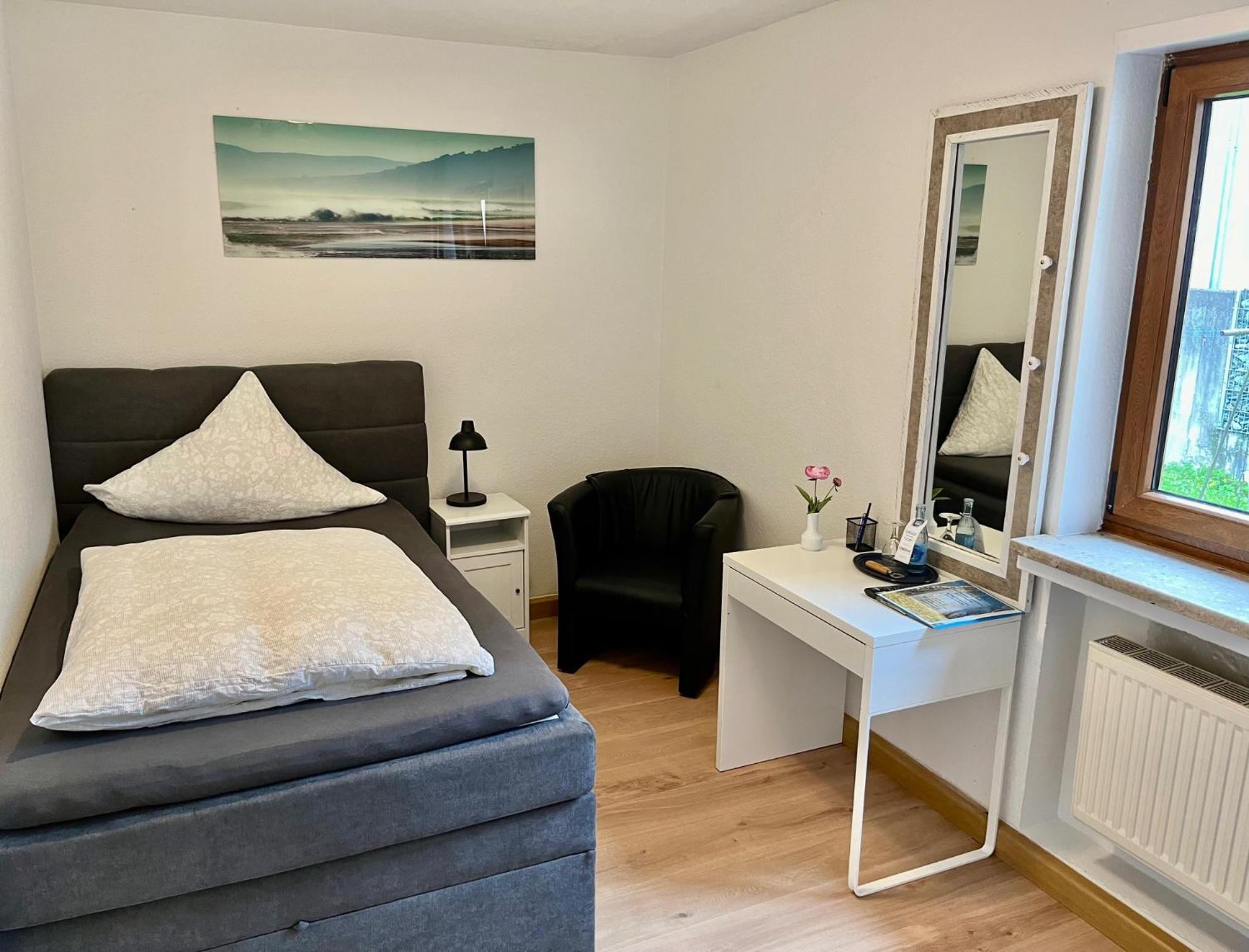 Single Room with Bath photo 1