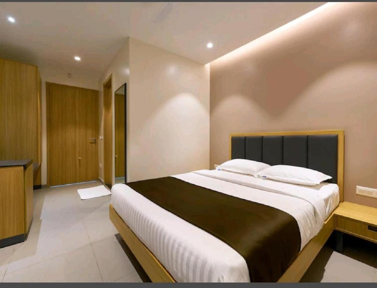 Standard Double Room with Fan photo 2
