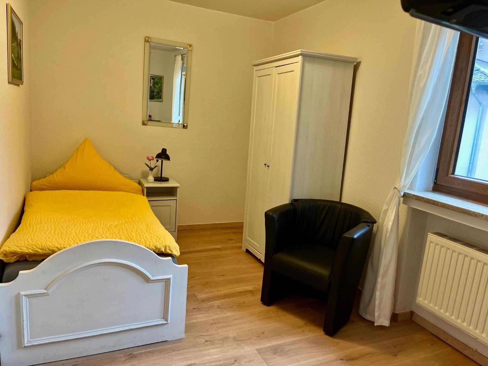 Single Room with Bath photo 3