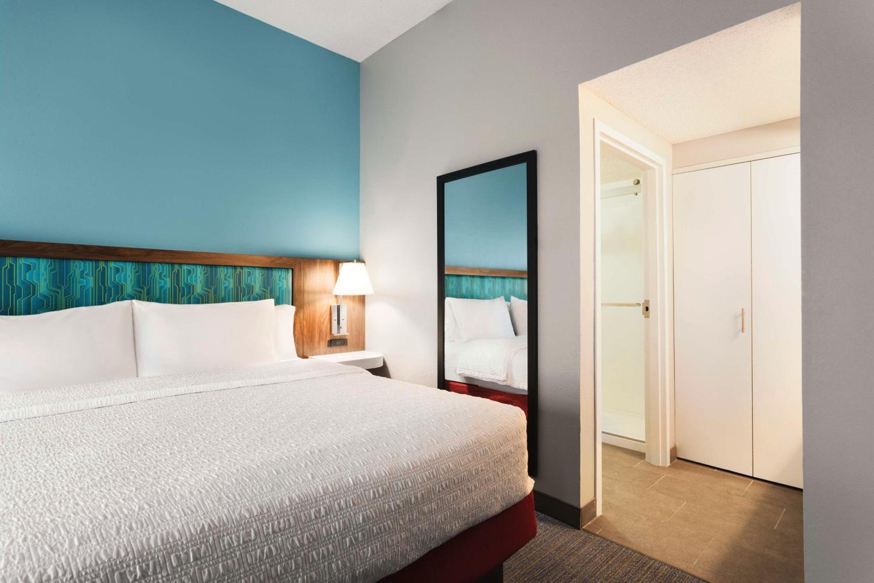 One-Bedroom King Suite with Kitchenette - Photo 1