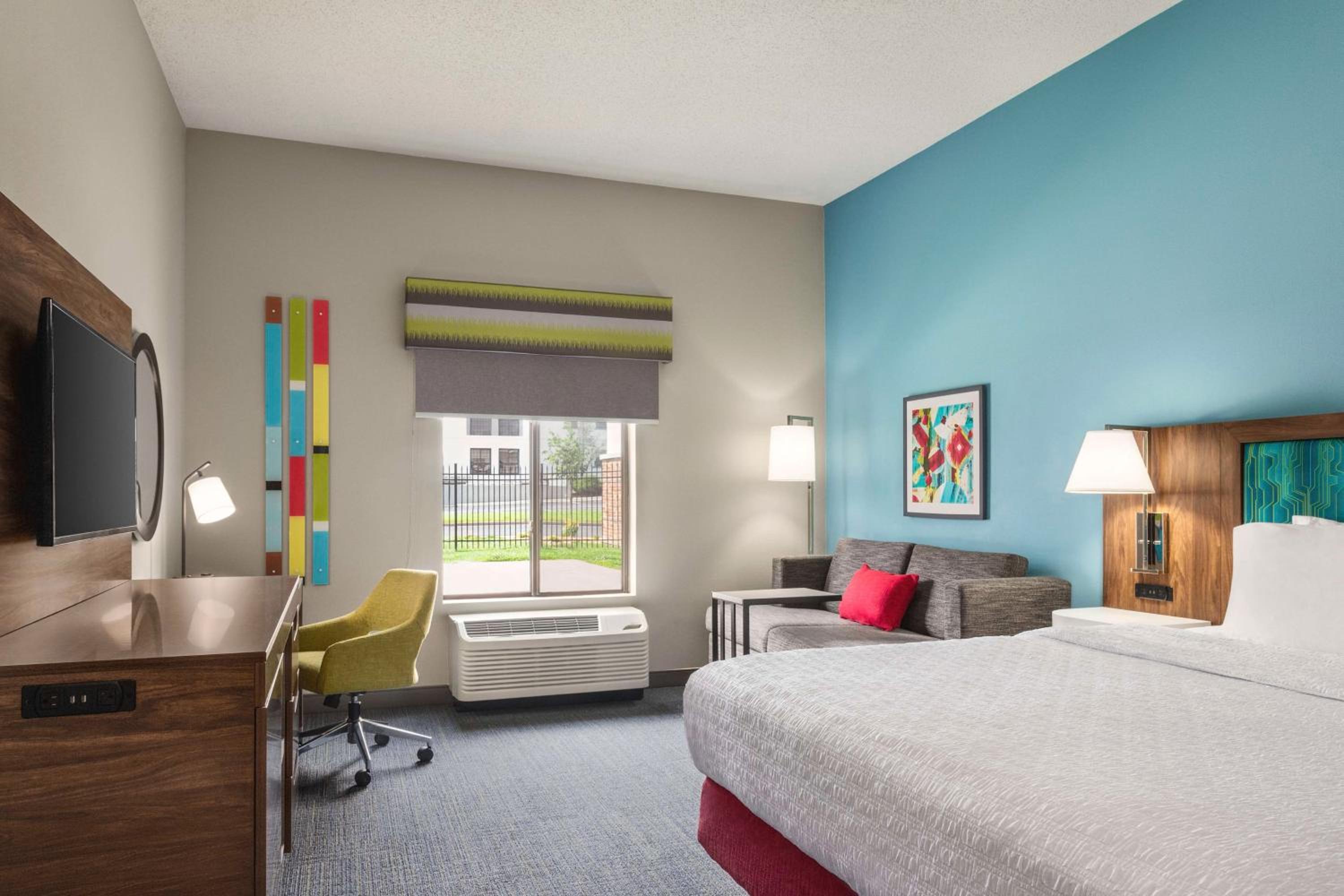 King Room with Sofa Bed - Photo 1