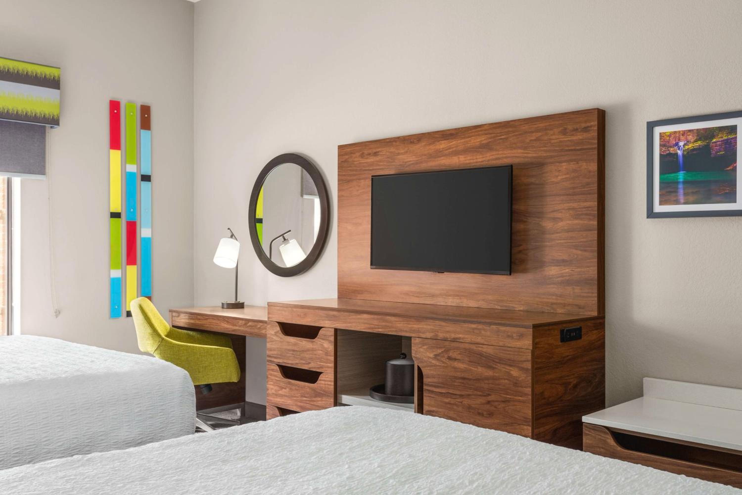Room with Two Queen Beds - Non-Smoking - Photo 1