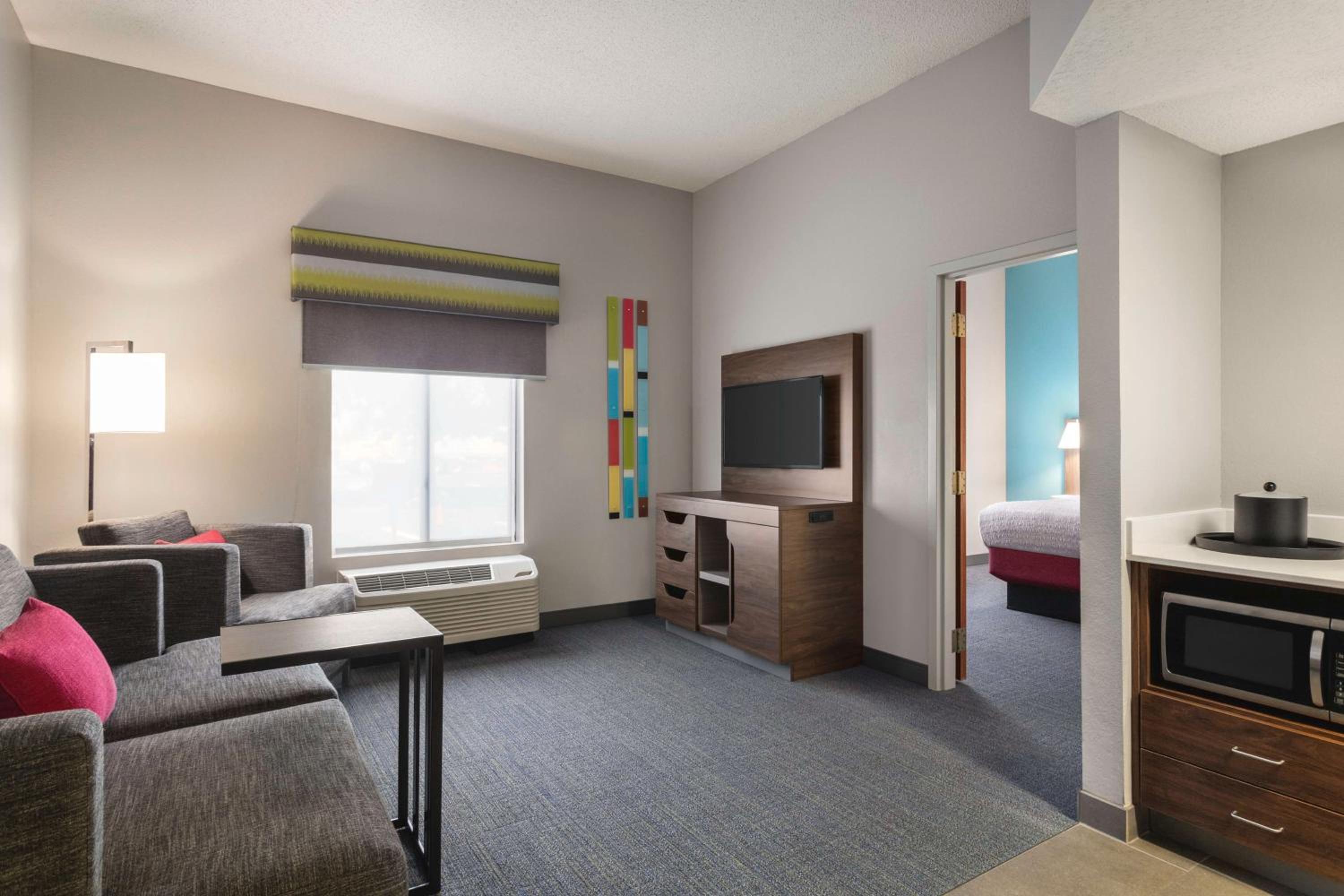 One-Bedroom King Suite with Kitchenette - Photo 2