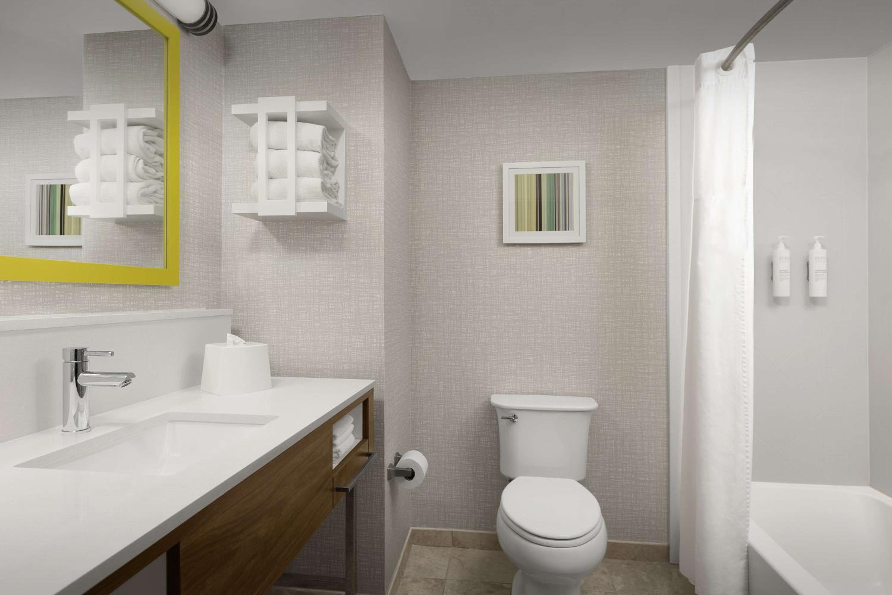 Queen Room with Two Queen Beds - Mobility Access/Non-Smoking