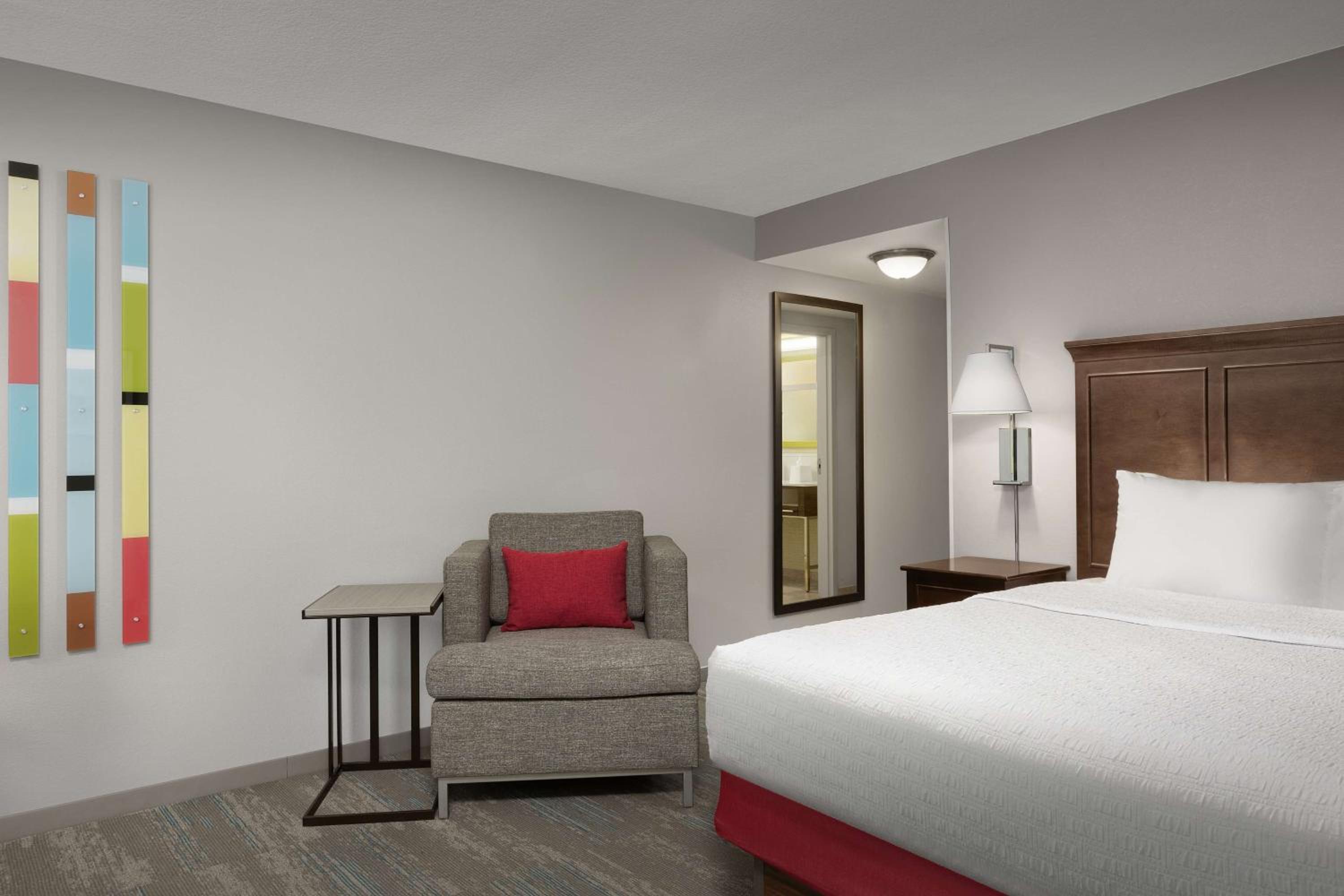 Room, 2 Queen Beds, Accessible, Bathtub