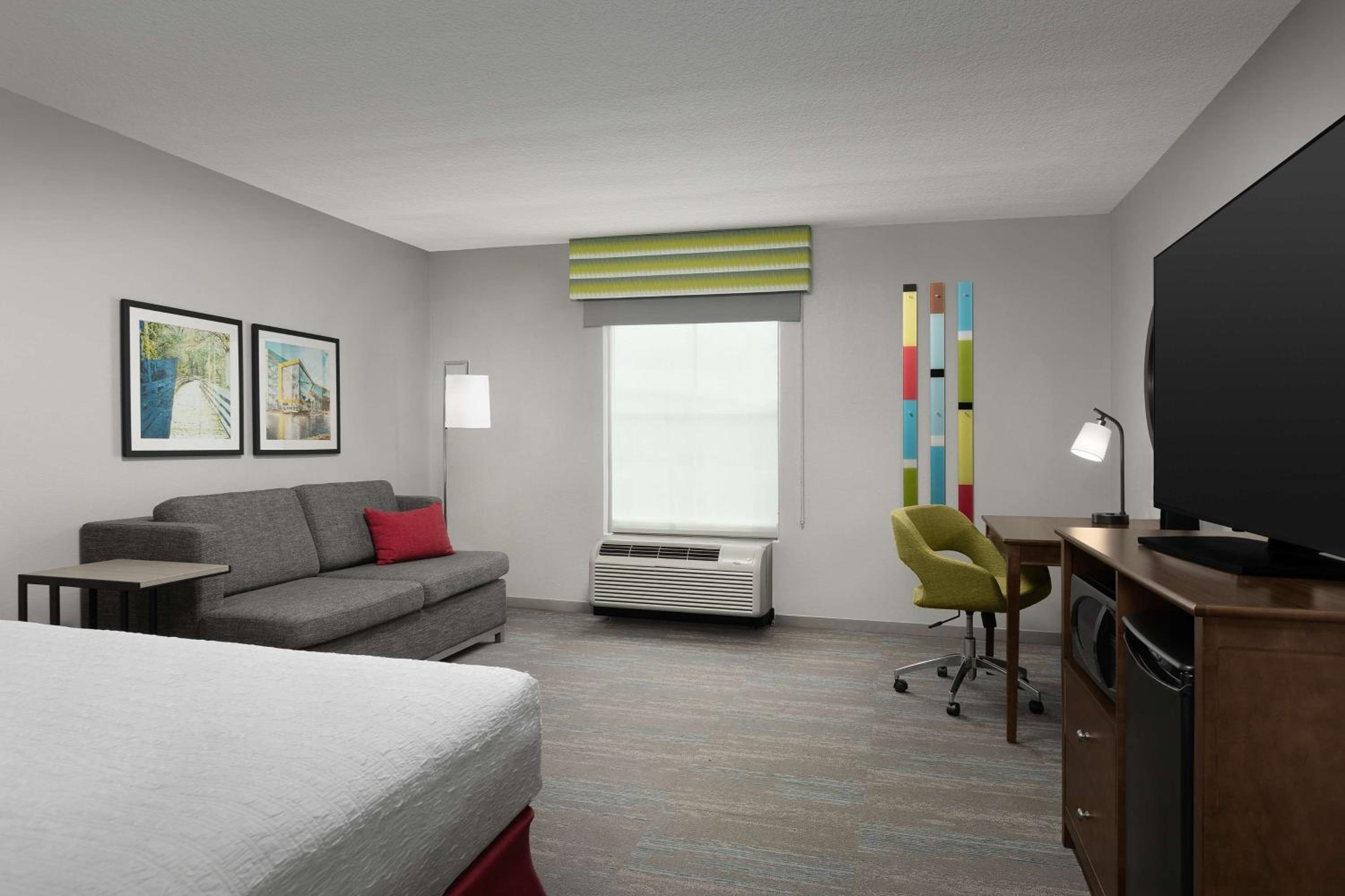 Studio, 2 Queen Beds, Refrigerator & Microwave (Wet bar)