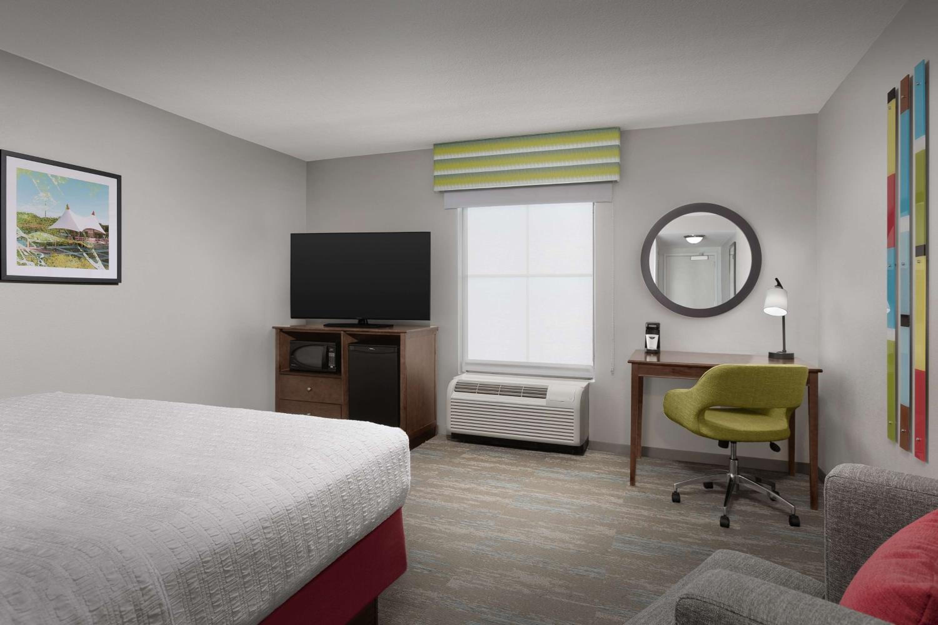 Room, 2 Queen Beds, Accessible, Bathtub