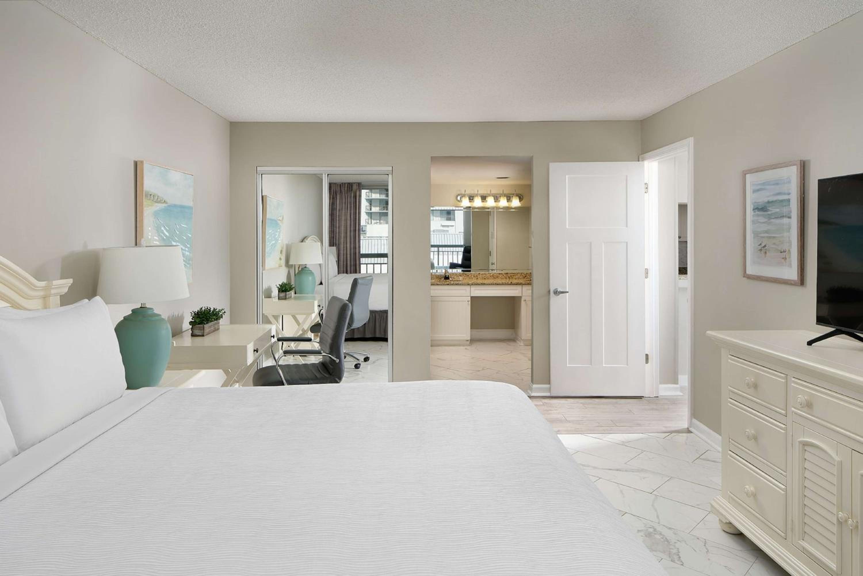 Two Bedroom Oceanview Condo - Photo 6