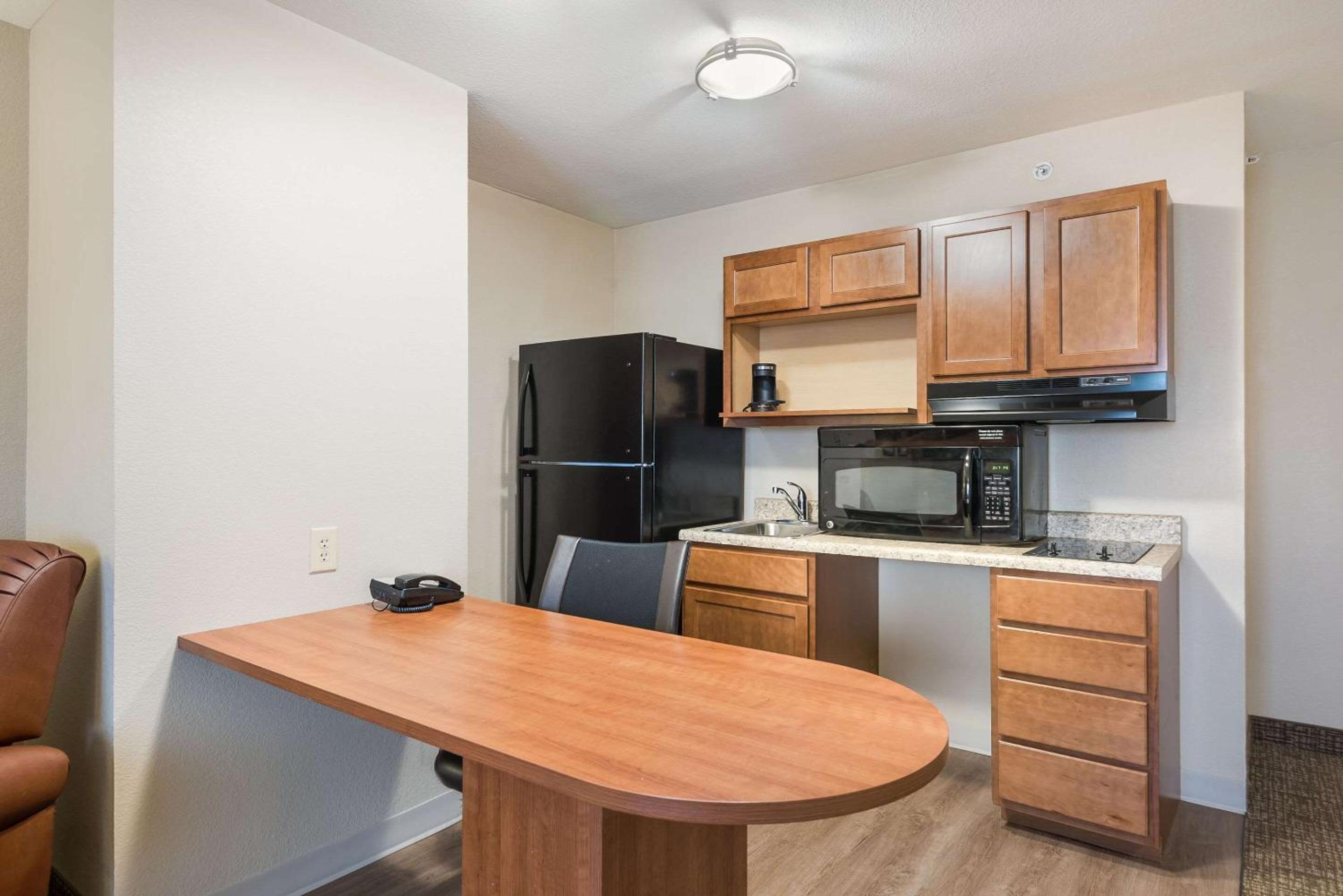 King Suite - Accessible/Non-Smoking photo 2
