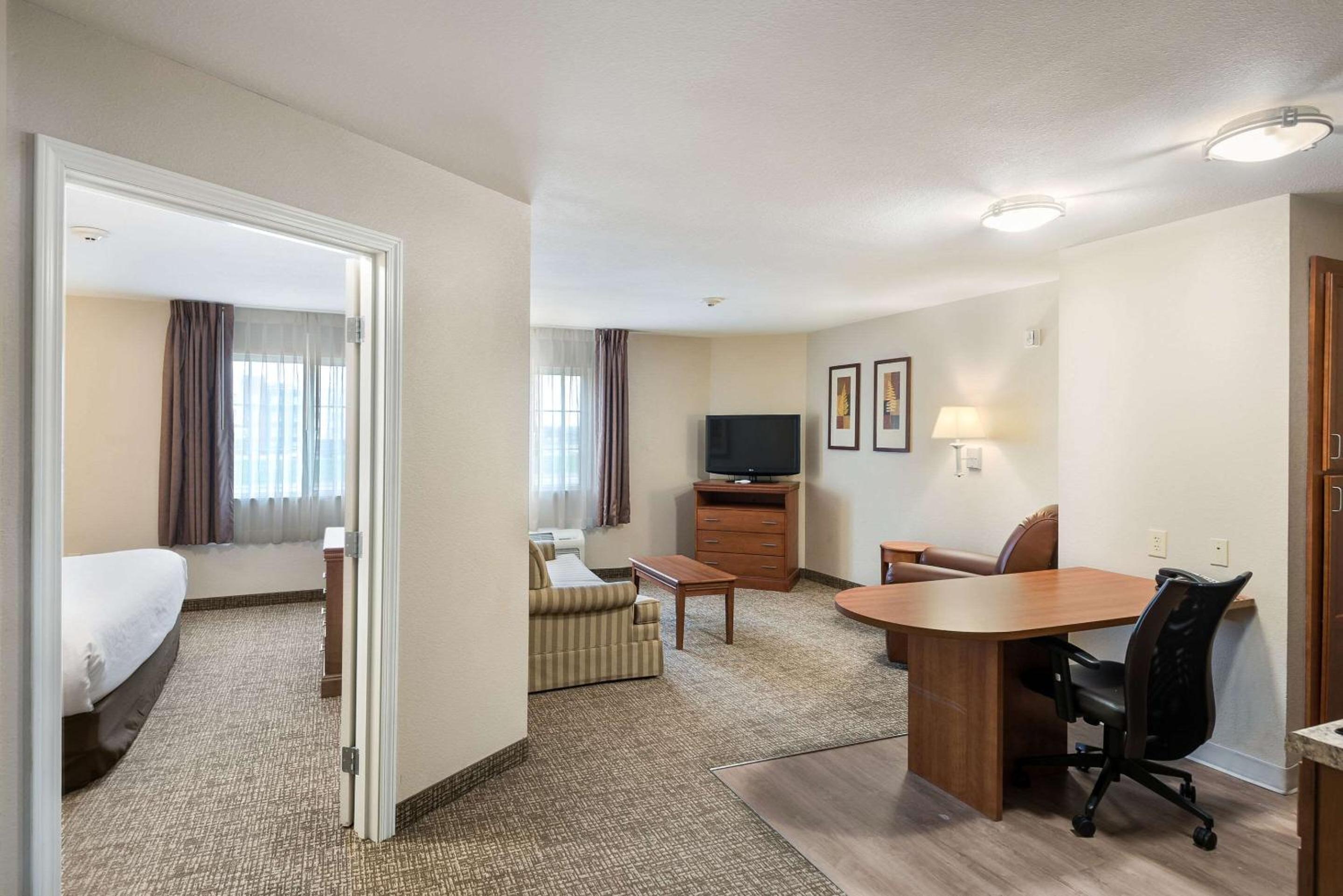 King Suite - Accessible/Non-Smoking photo 3