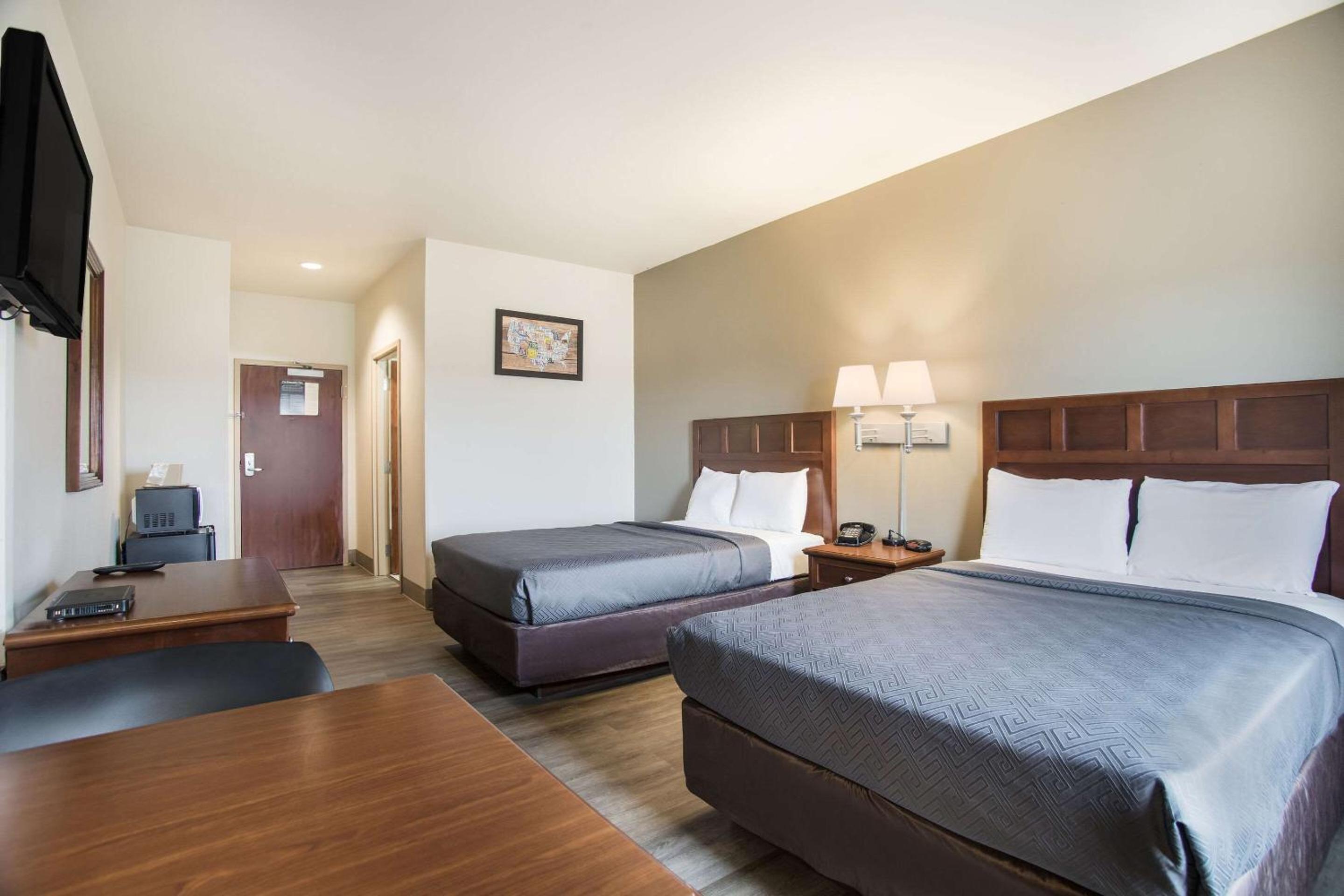 Double Room with Two Double Beds - Non-Smoking - Photo 1