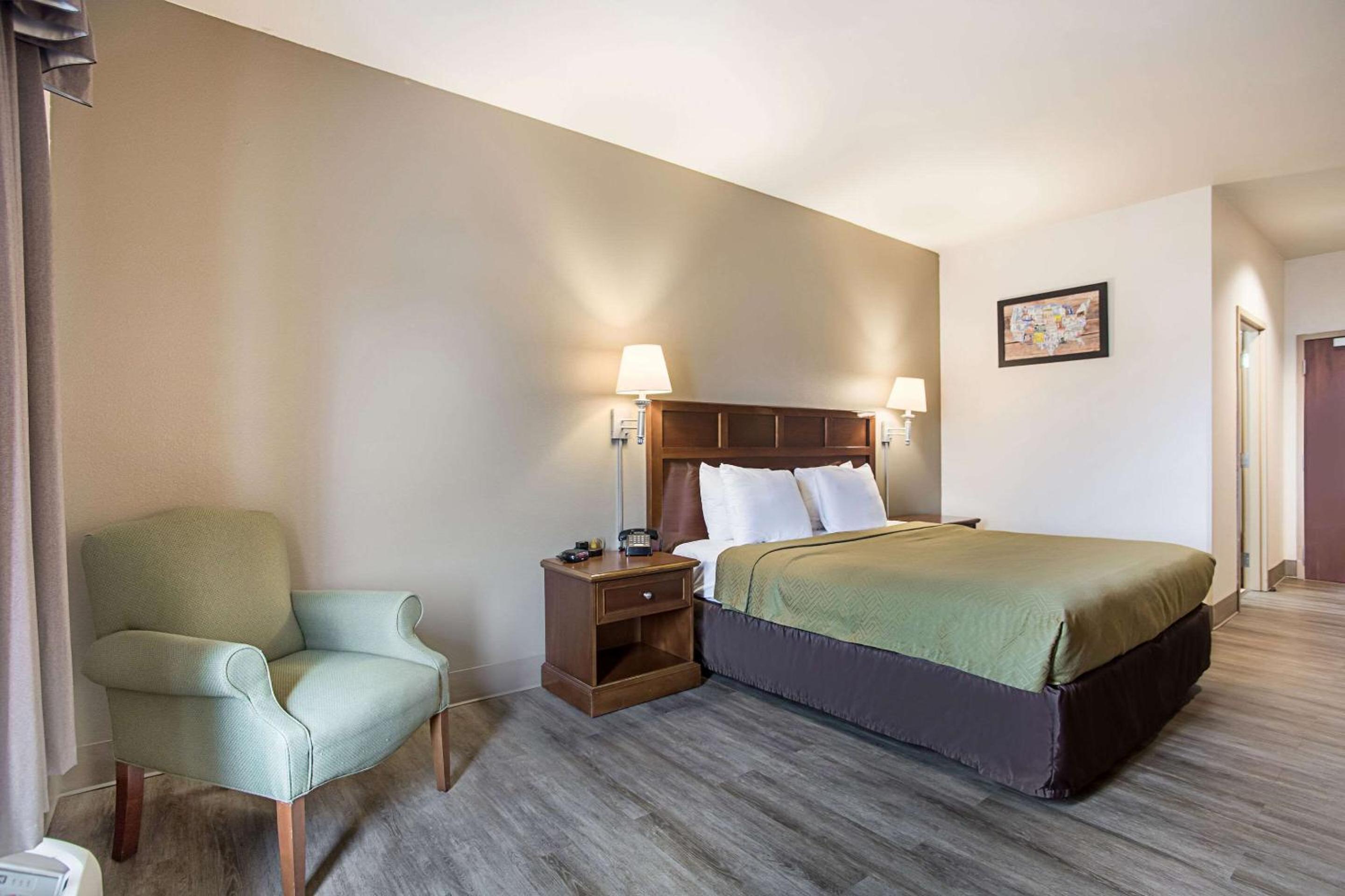 King Room - Non-Smoking - Photo 1