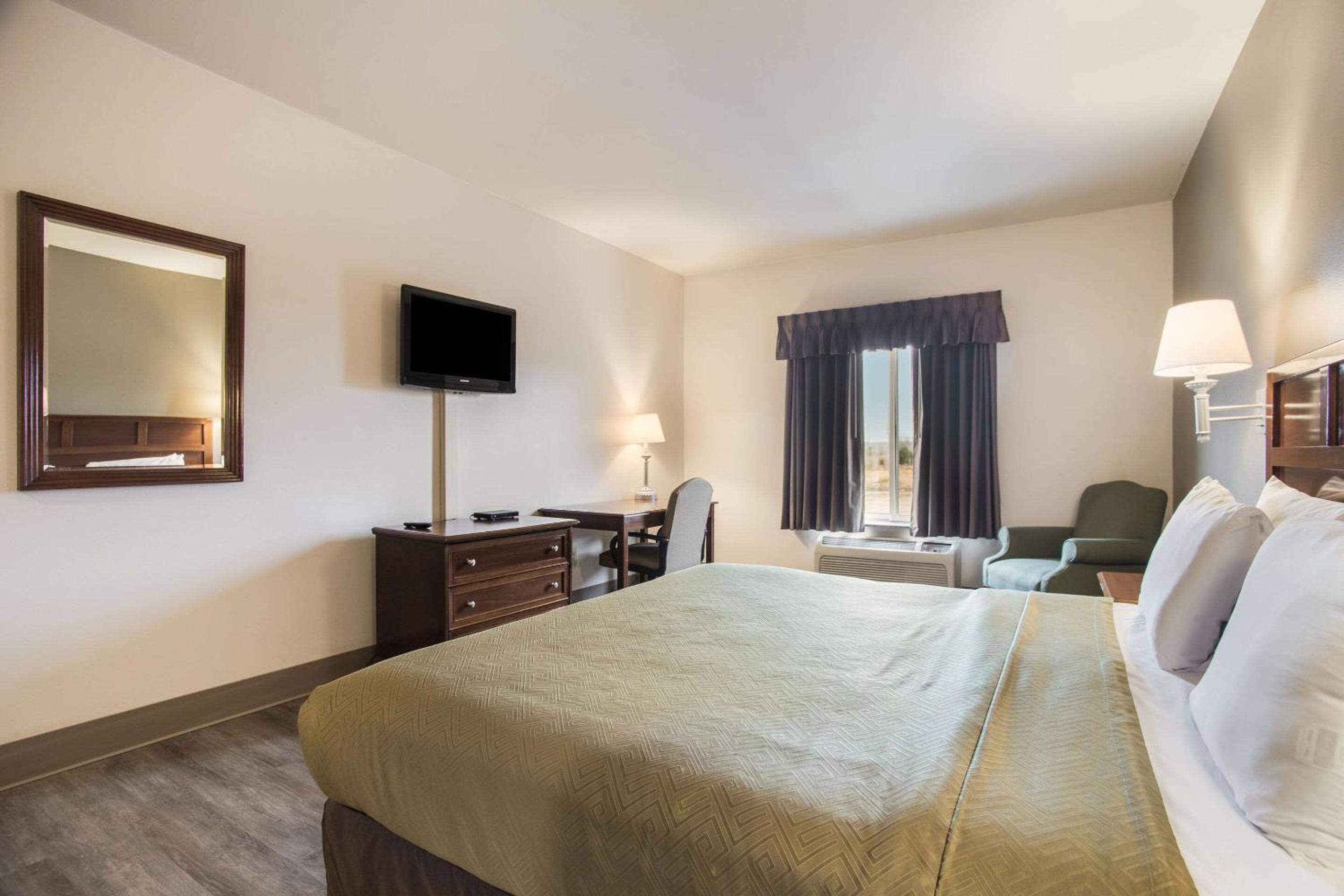 King Room - Non-Smoking - Photo 3