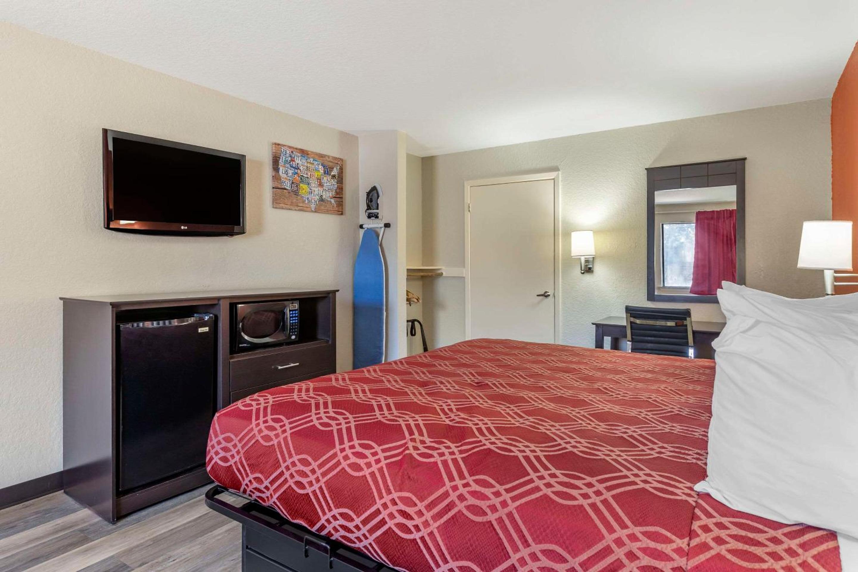 King Room - Non-Smoking - Photo 1