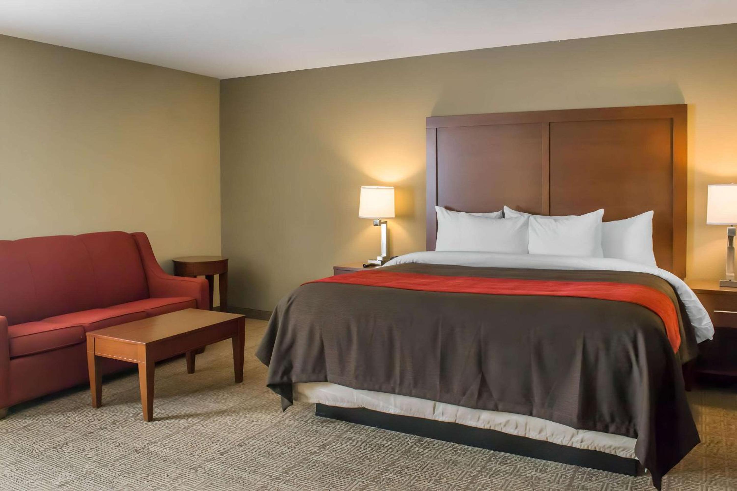 King Suite - Non-Smoking - Photo 2