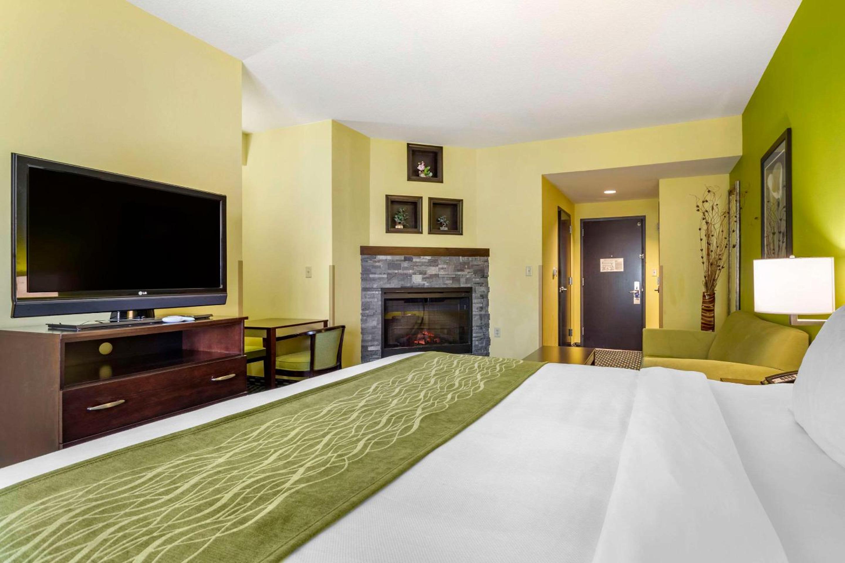 Business King Suite - Non-Smoking - Photo 1