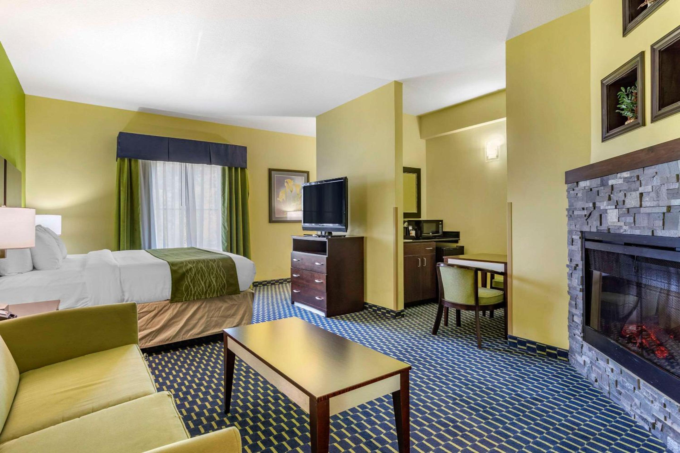 Business King Suite - Non-Smoking - Photo 2