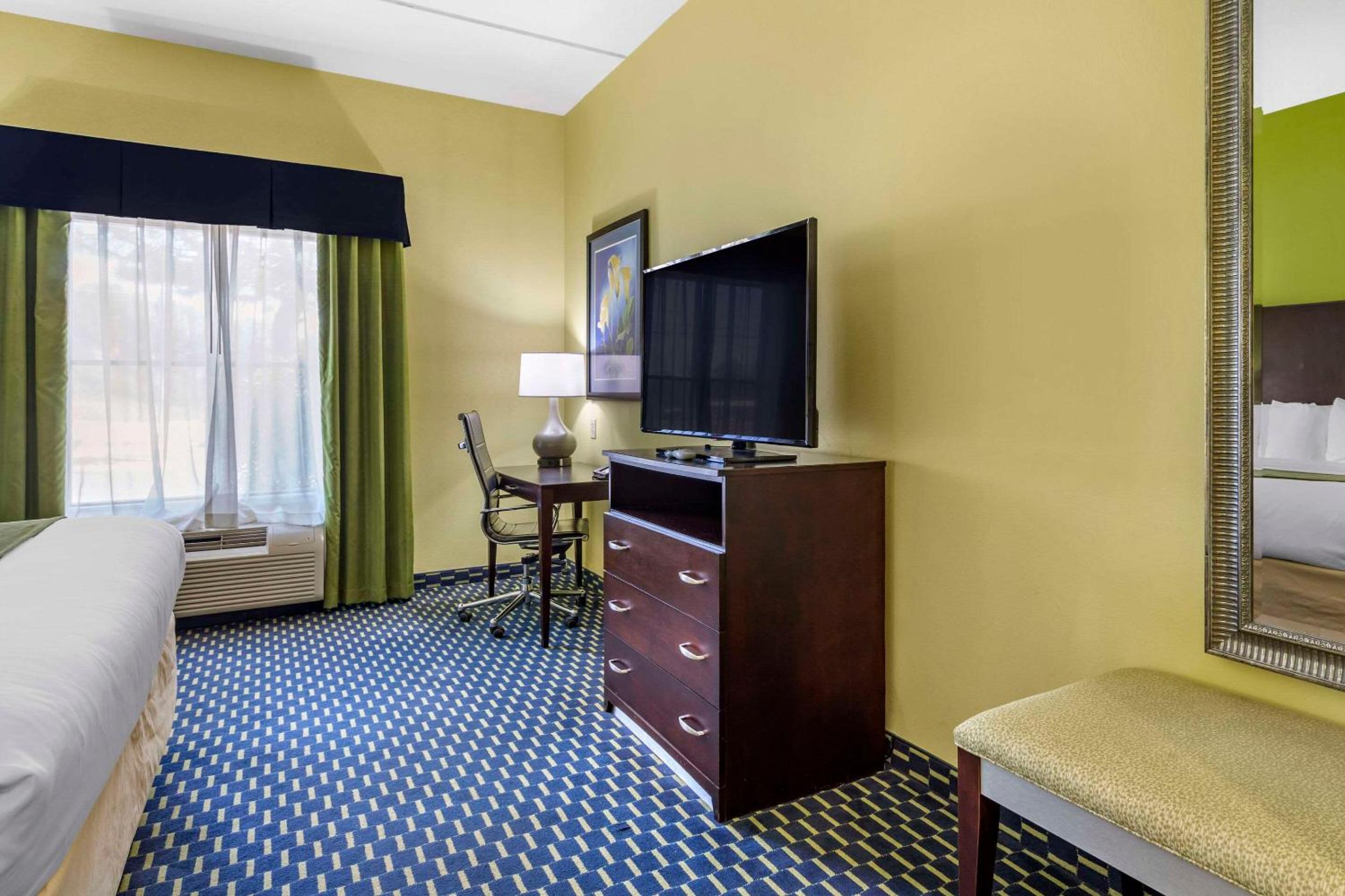 King Room - Disability Access/Non-Smoking - Photo 6