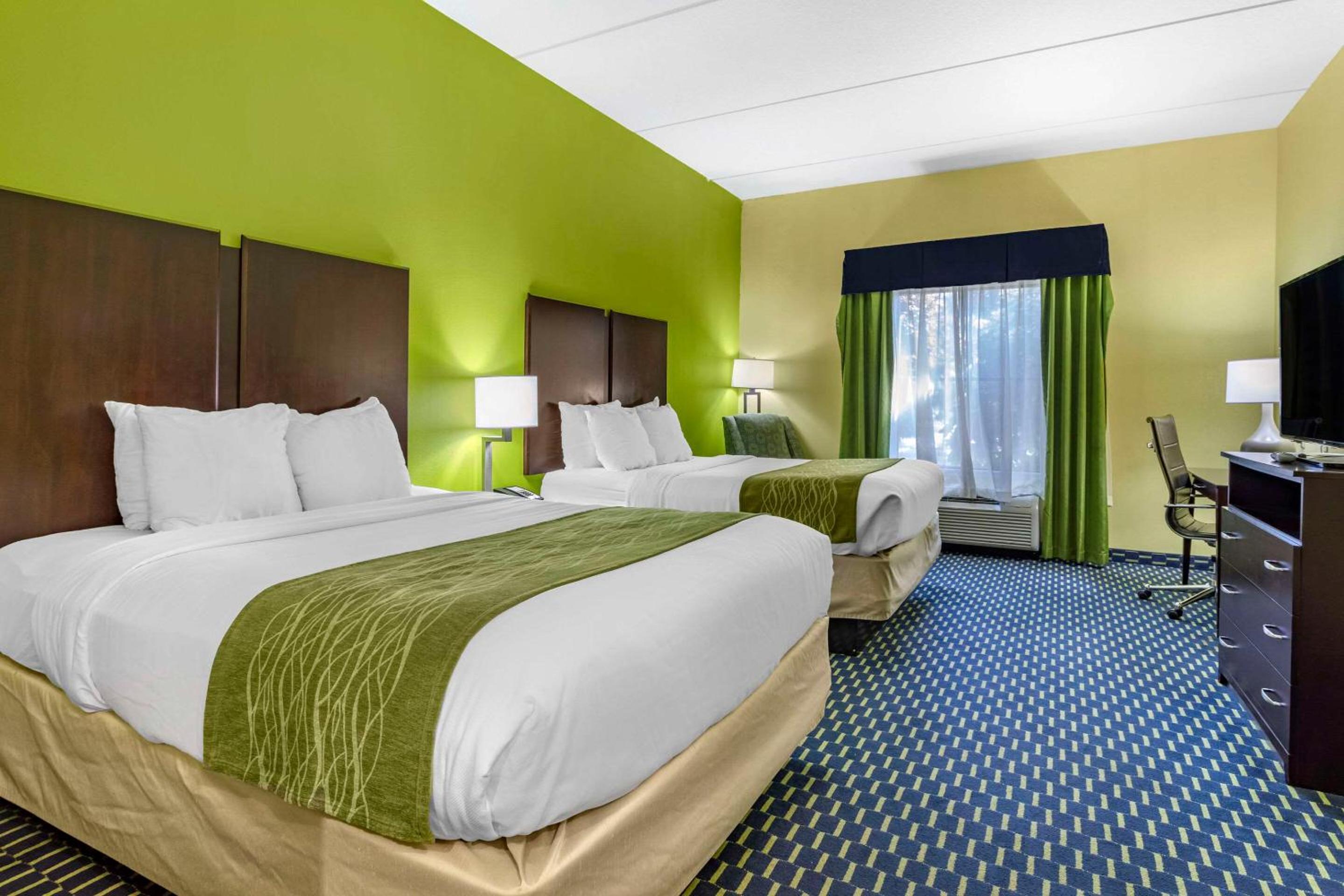 Queen Room with Two Queen Beds - Non-Smoking - Photo 1