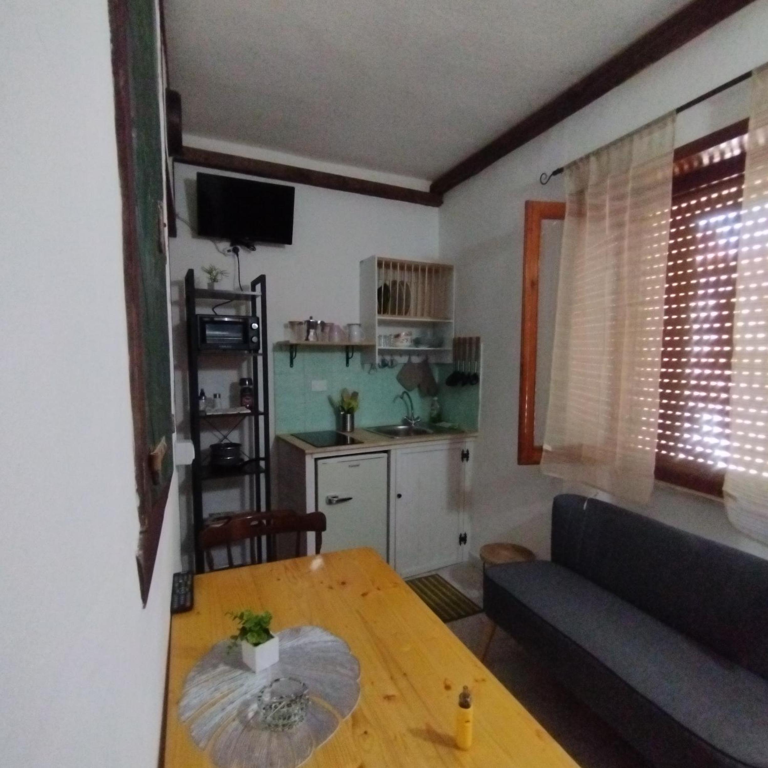 One-Bedroom Apartment photo 2
