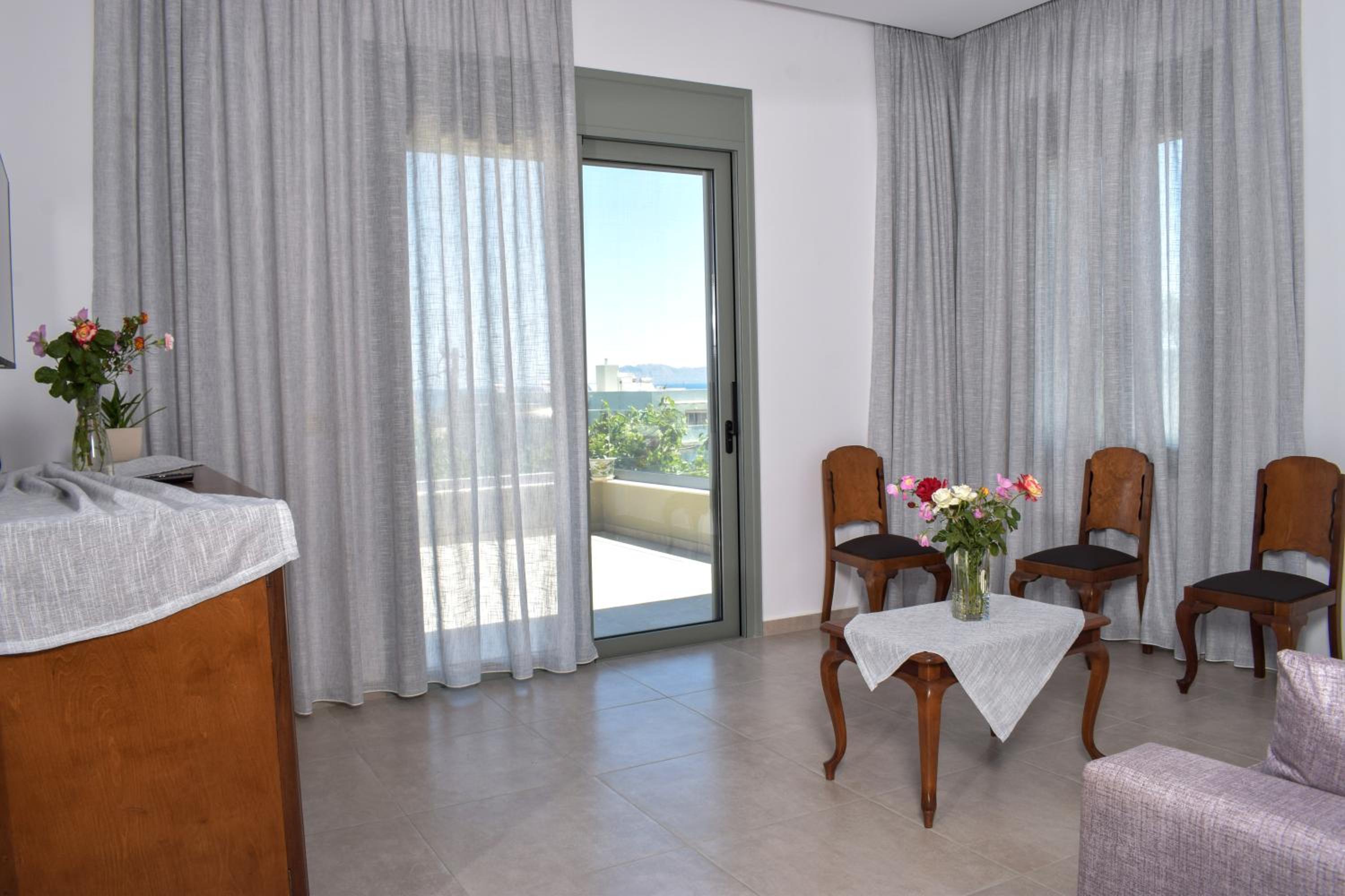 Apartment with View and Balcony photo 2