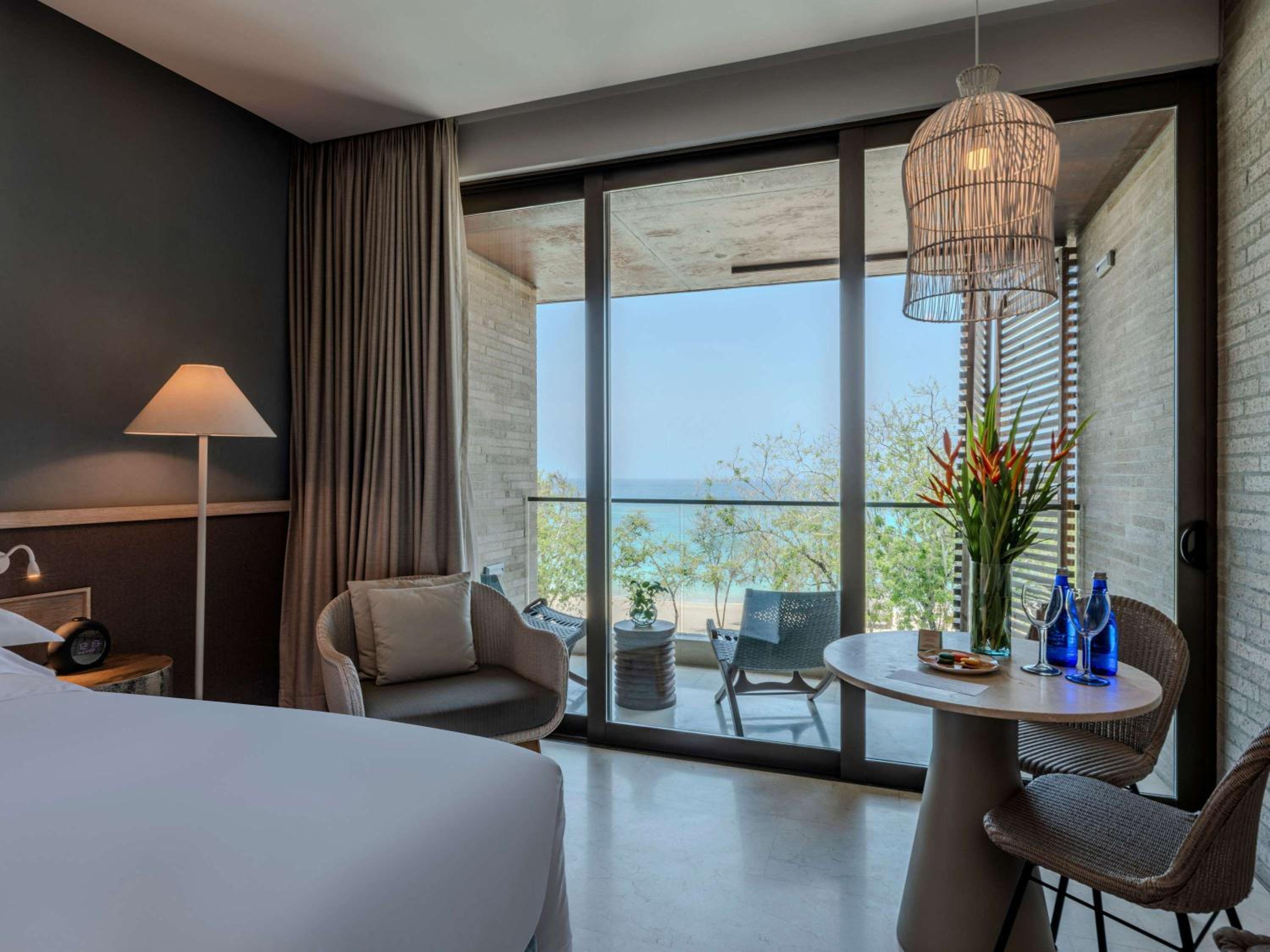 Signature King Room - Beach Front photo 3