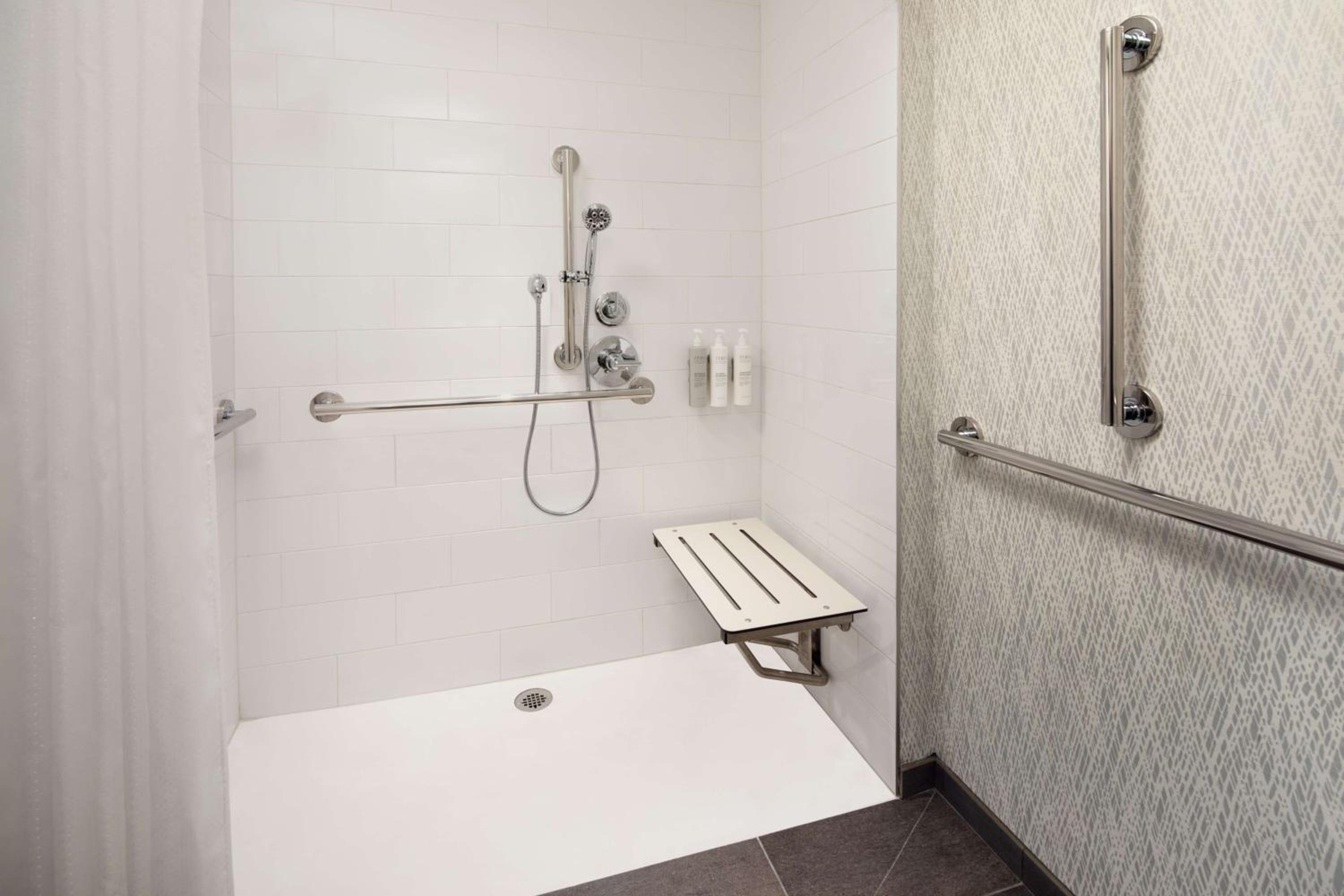 Corner Queen Room with Roll-In Shower - Mobility Access