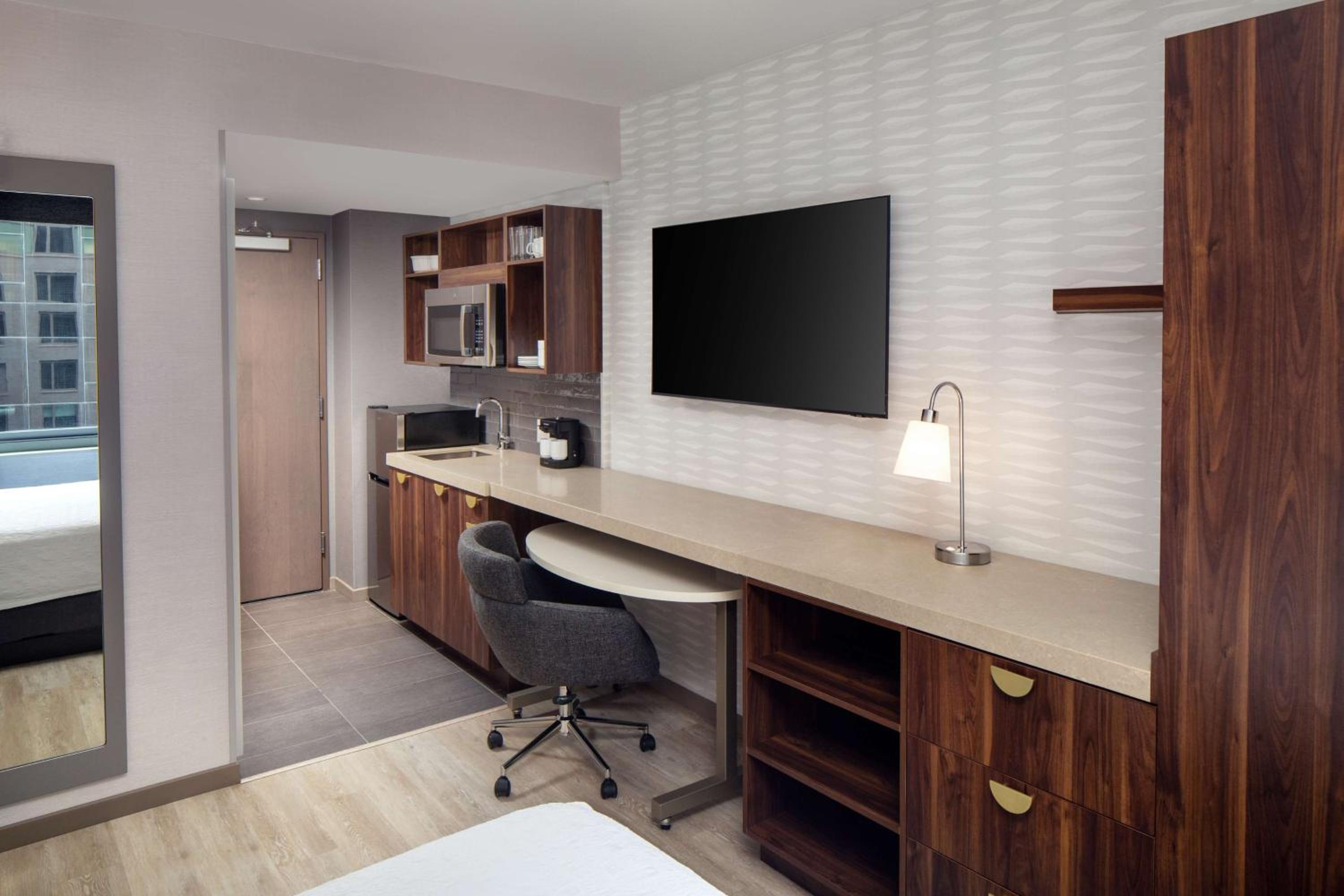 Queen Studio Suite