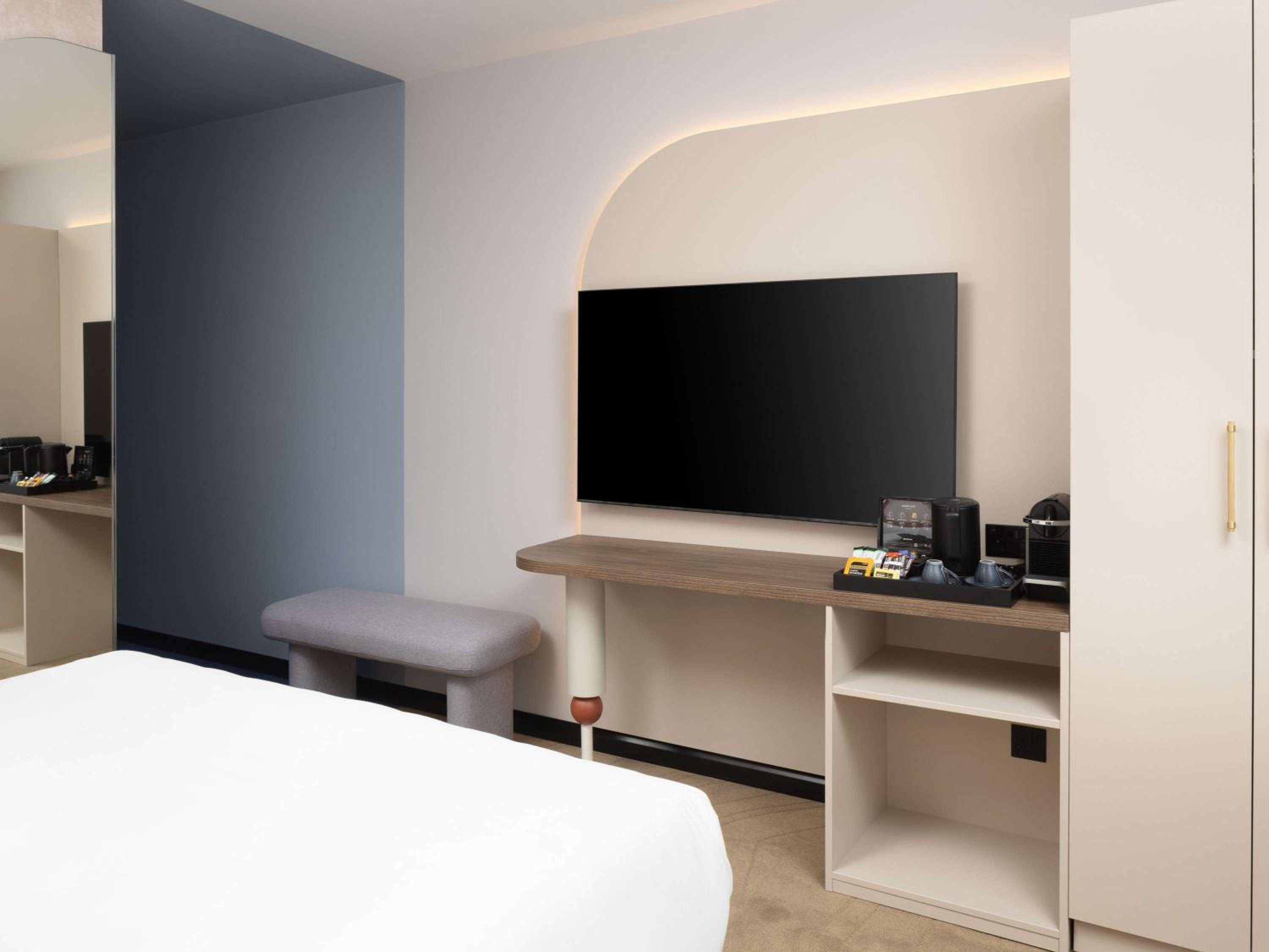 Standard Double Room with City View - Mobility Accessible photo 3