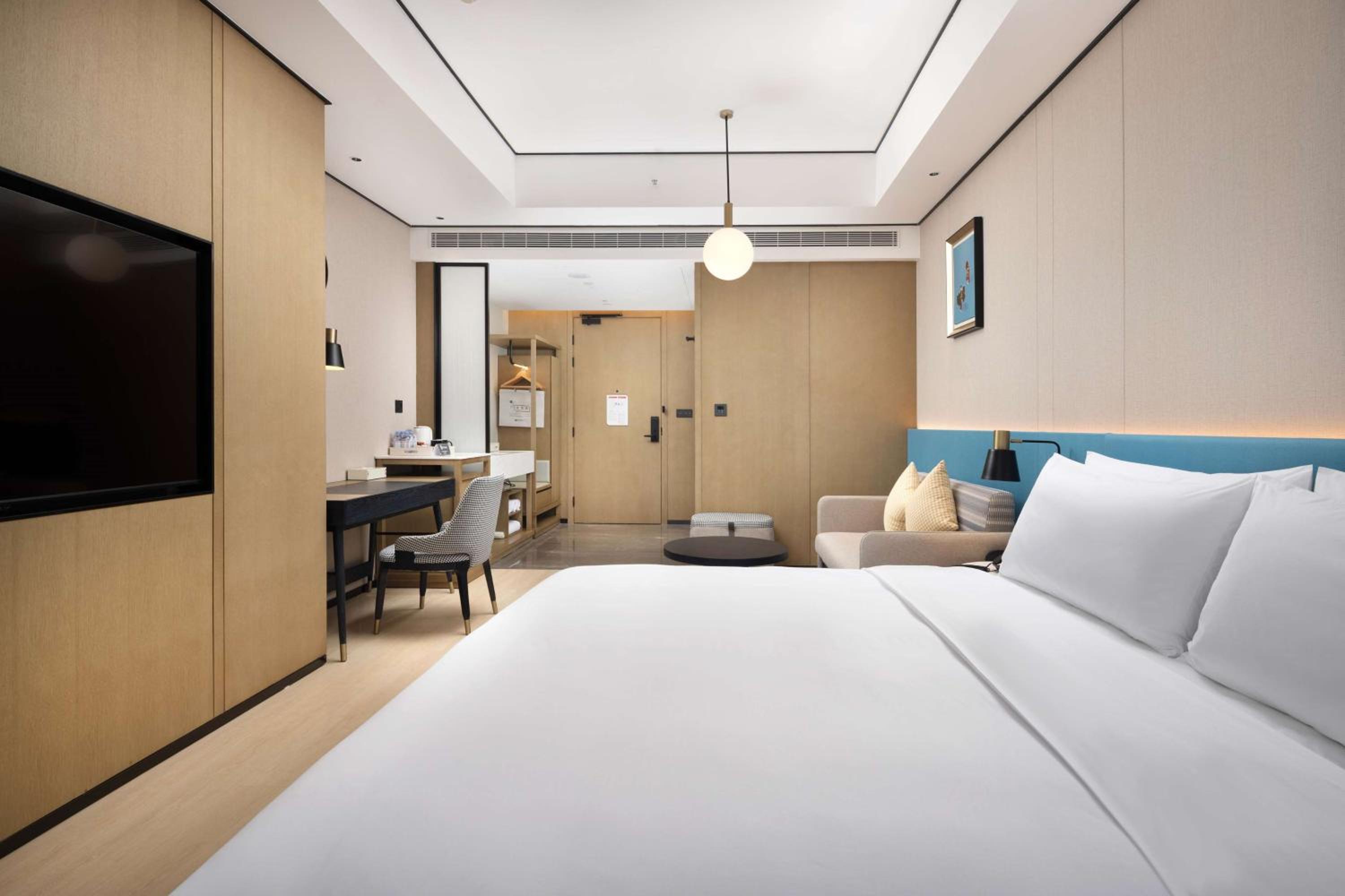 Deluxe King Room photo 2