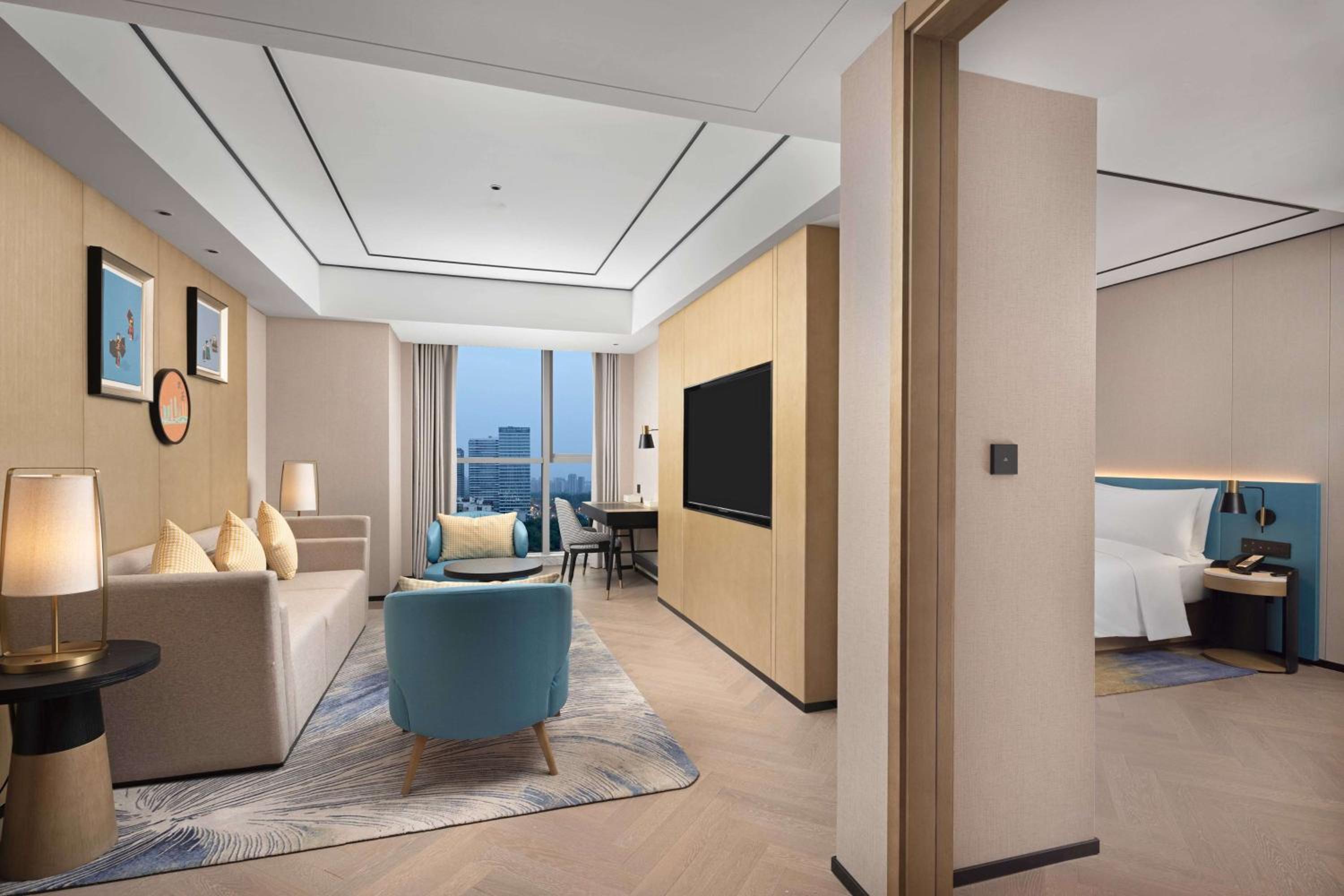 Deluxe King Suite photo 1