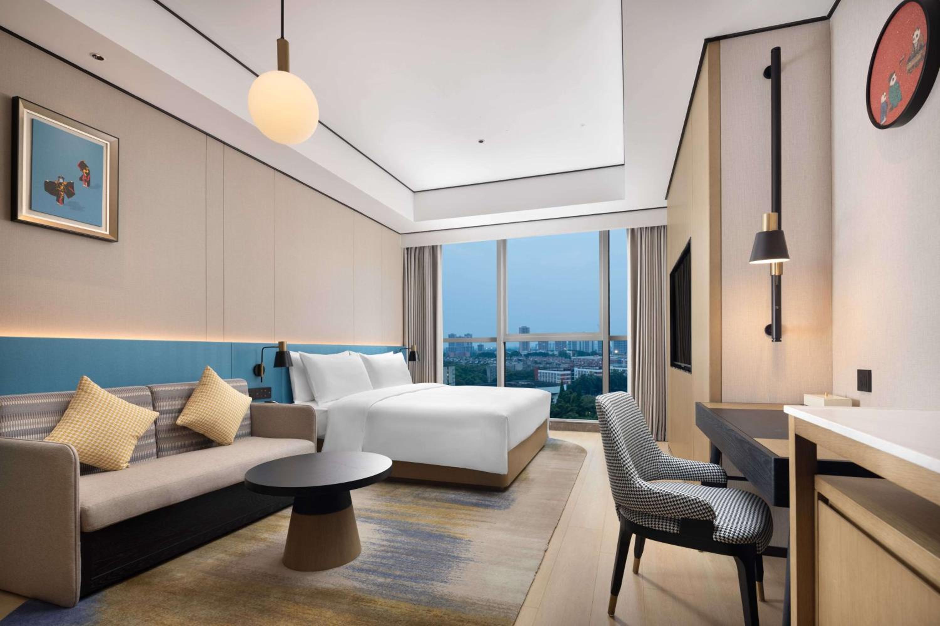 Deluxe King Room photo 1